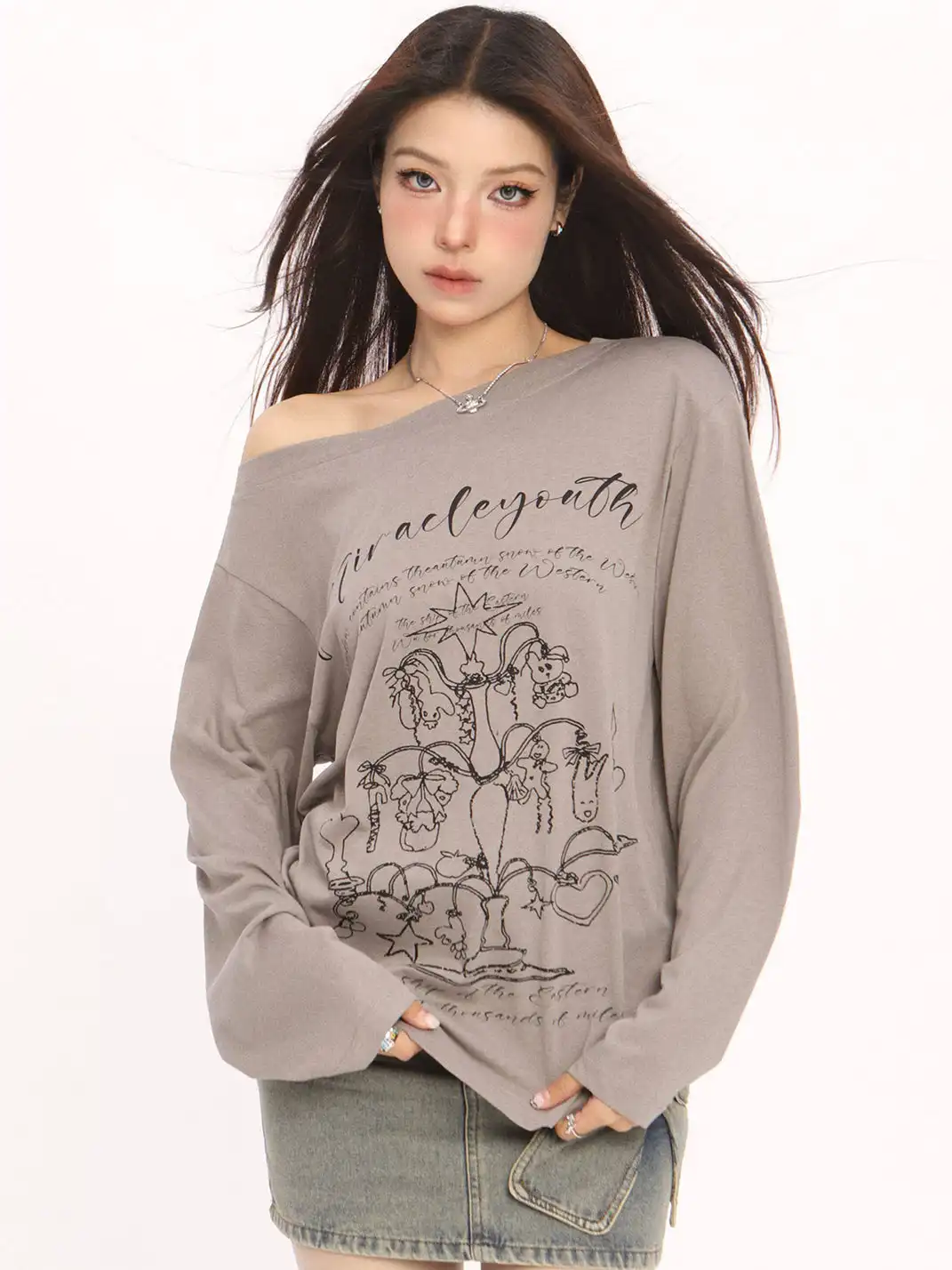 BIGGOLD | Graffiti Off-Shoulder Thin T-Shirt