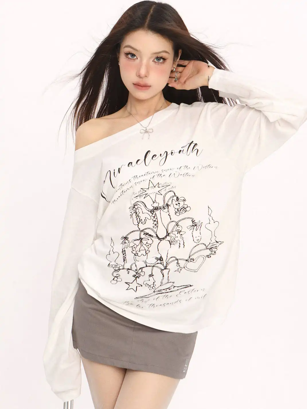 BIGGOLD | Graffiti Off-Shoulder Thin T-Shirt