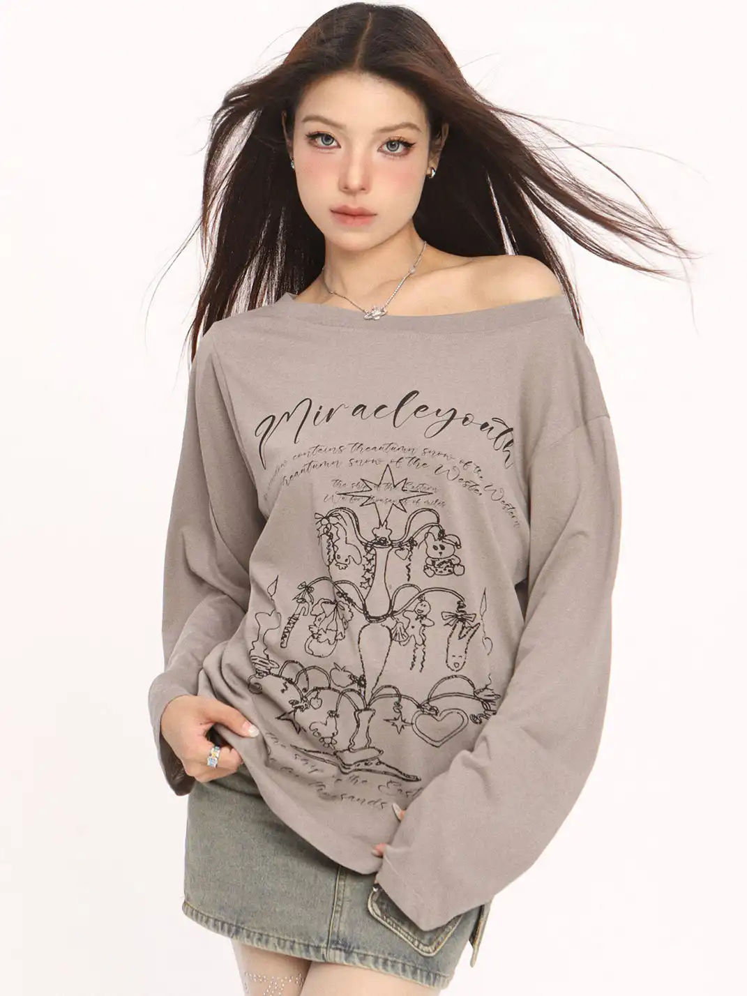 BIGGOLD | Graffiti Off-Shoulder Thin T-Shirt