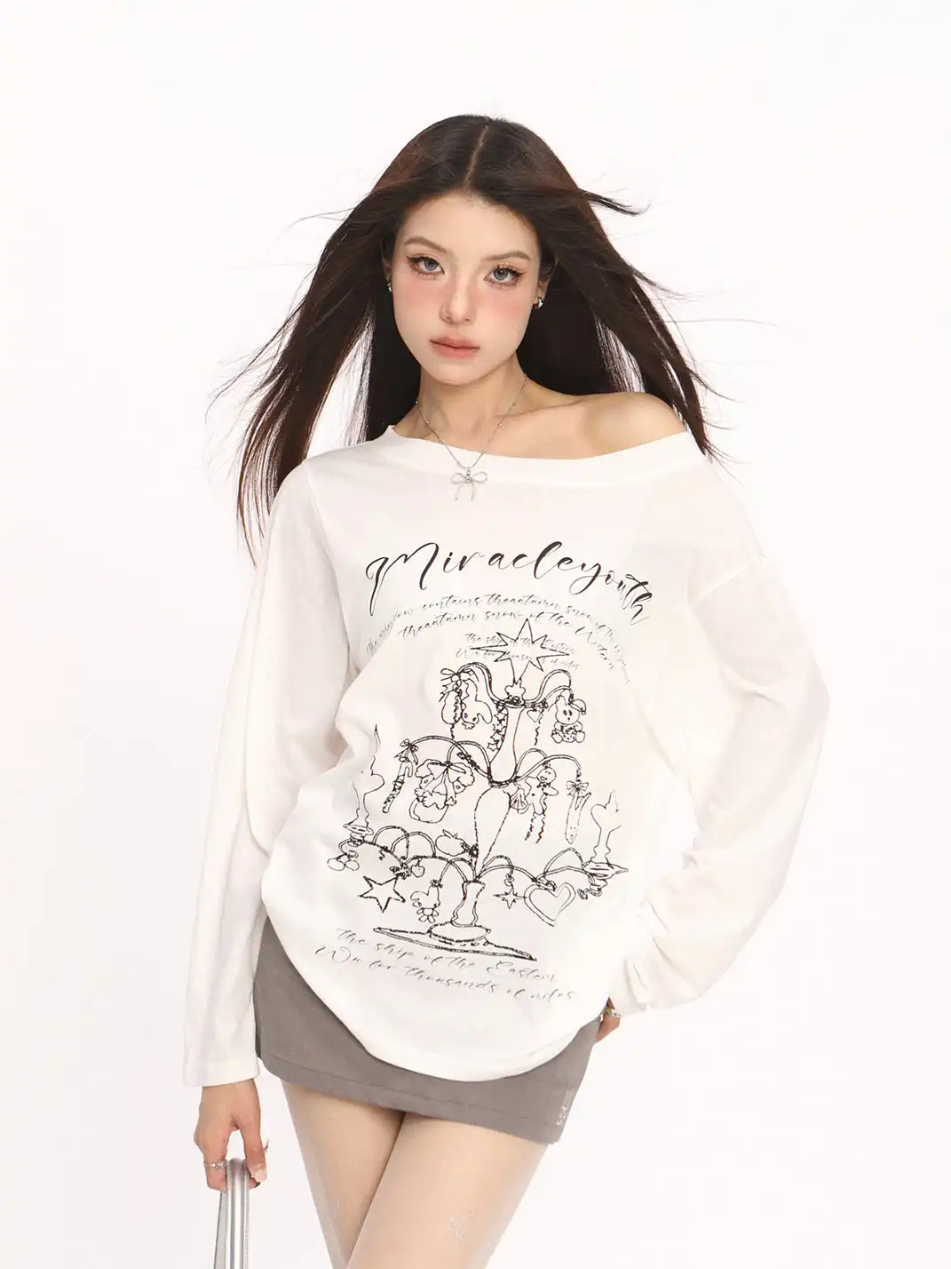 BIGGOLD | Graffiti Off-Shoulder Thin T-Shirt