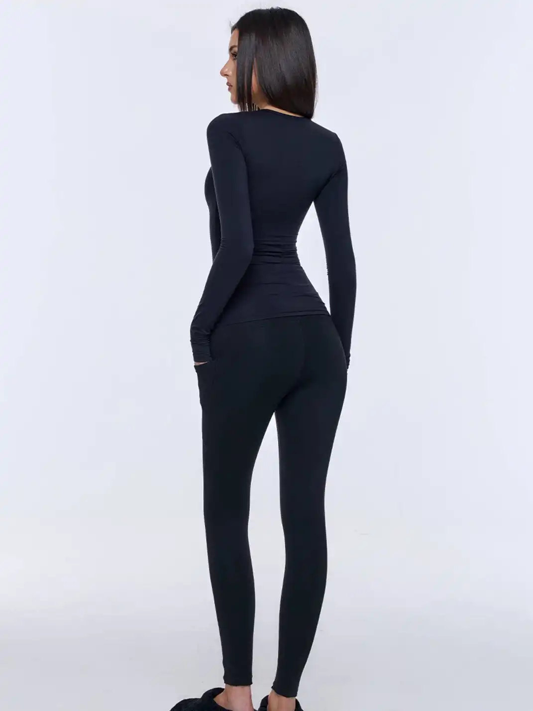 BUM STUDIO | Round Neck Fitted Long-Sleeved Top