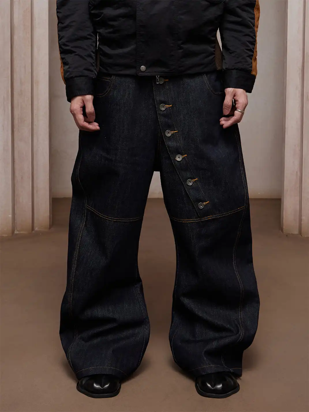 DND4DES | Curved Long Button Cutaway Jeans