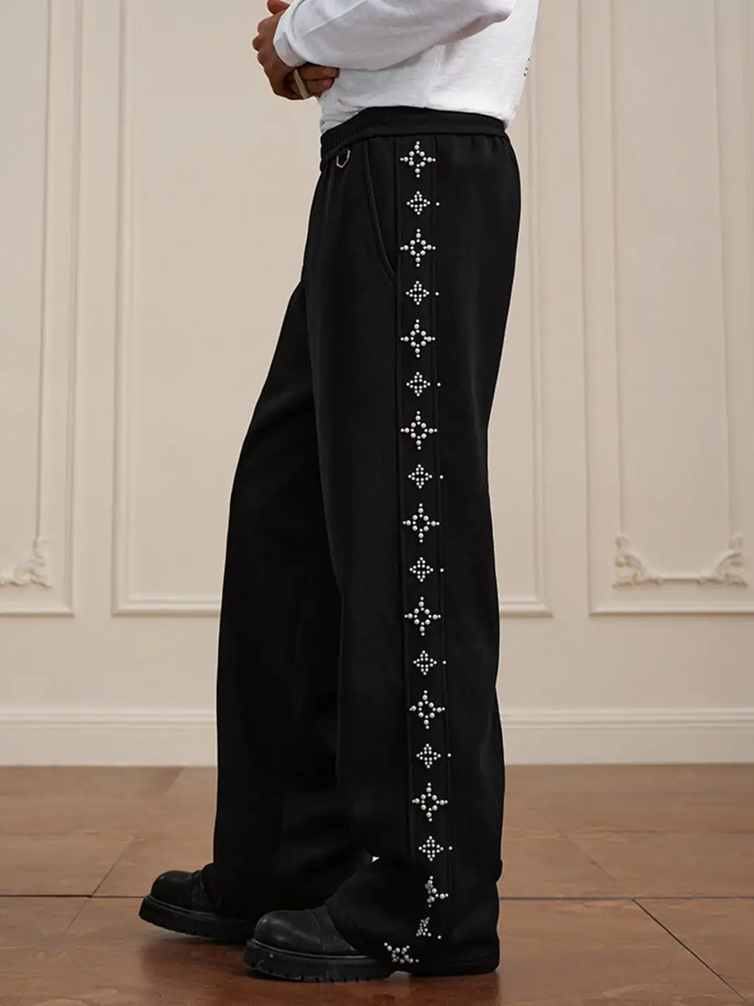 YADcrew | Pearl Cross Label Sweatpants