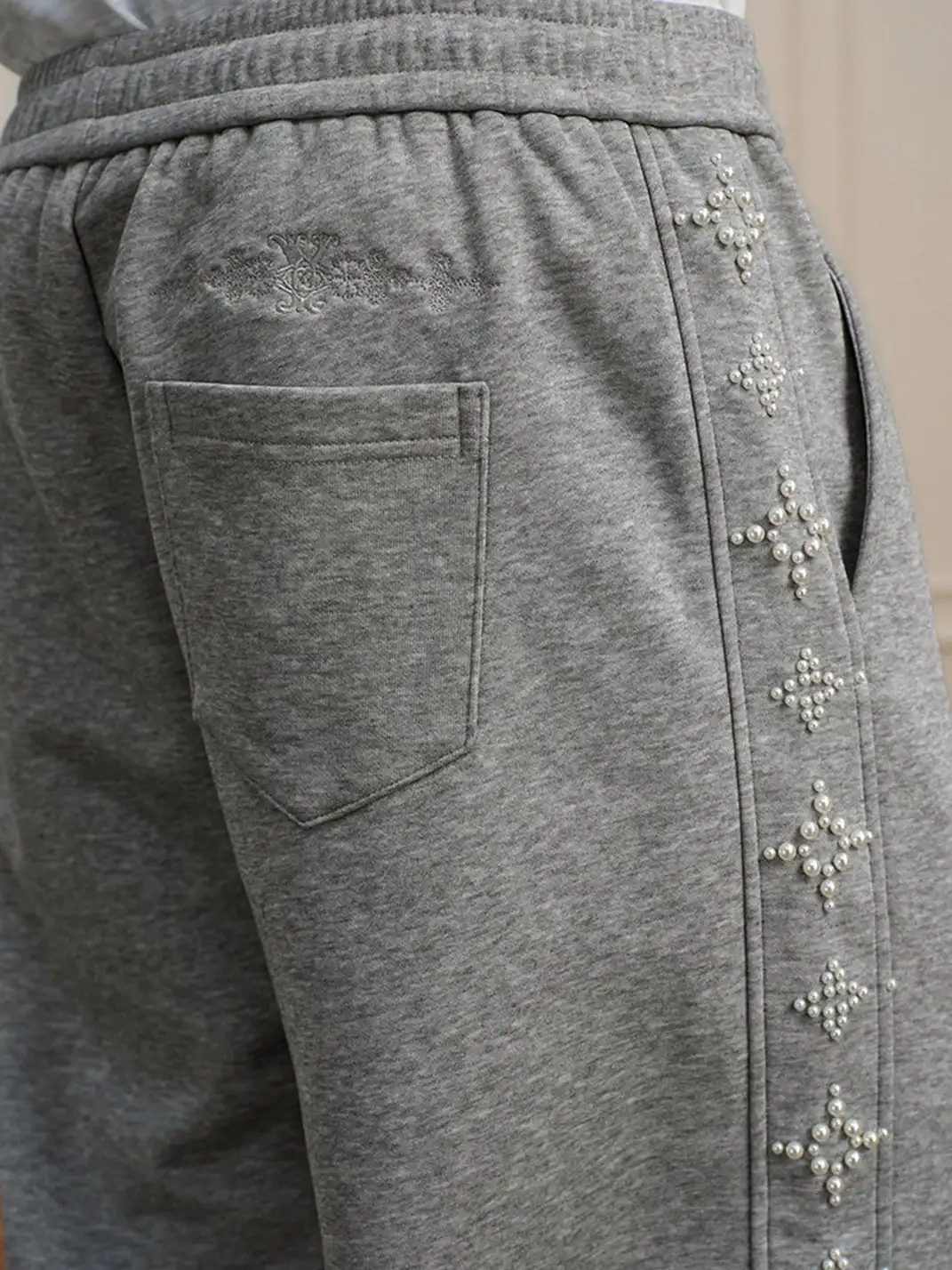 YADcrew | Pearl Cross Label Sweatpants