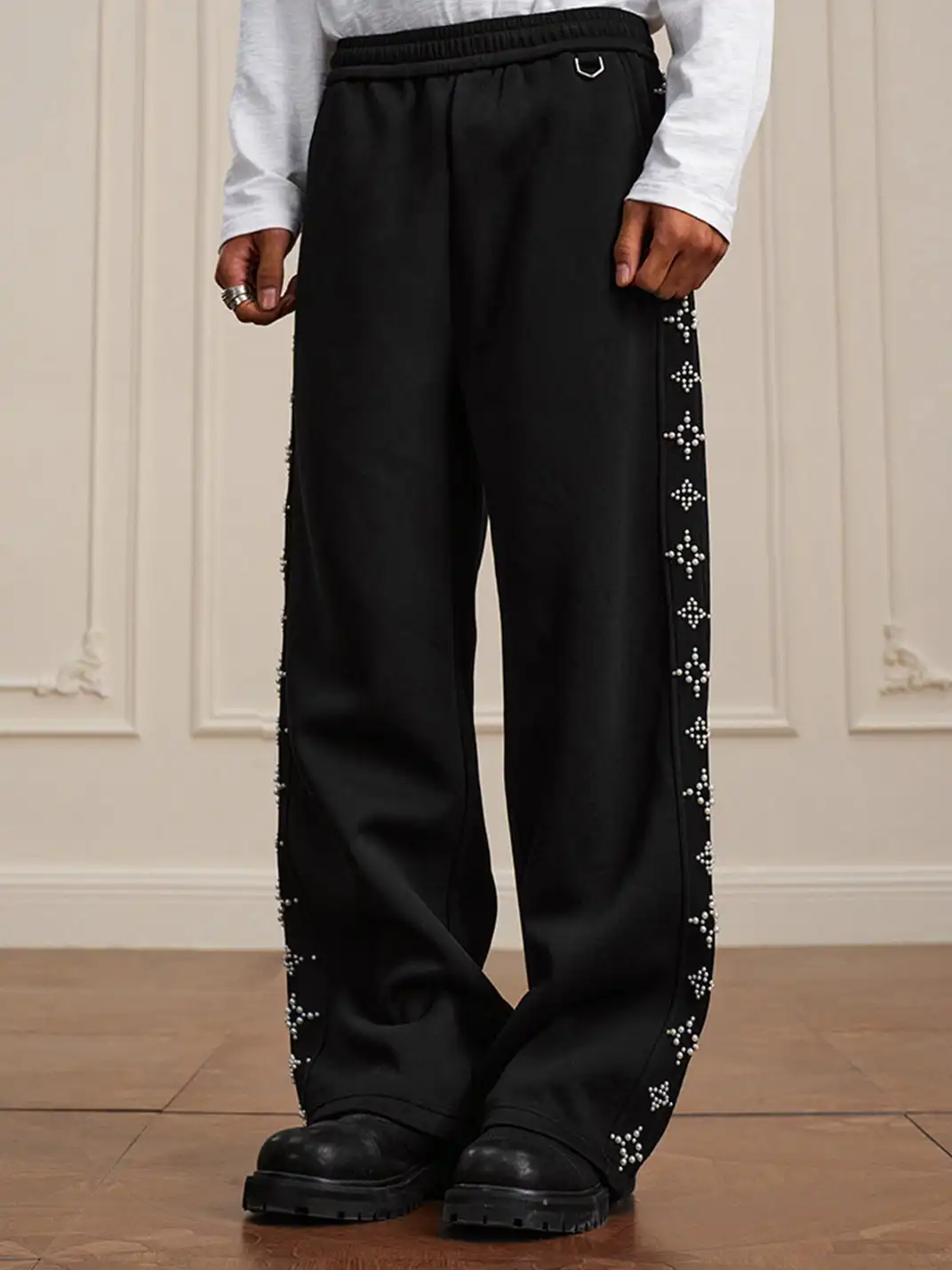 YADcrew | Pearl Cross Label Sweatpants