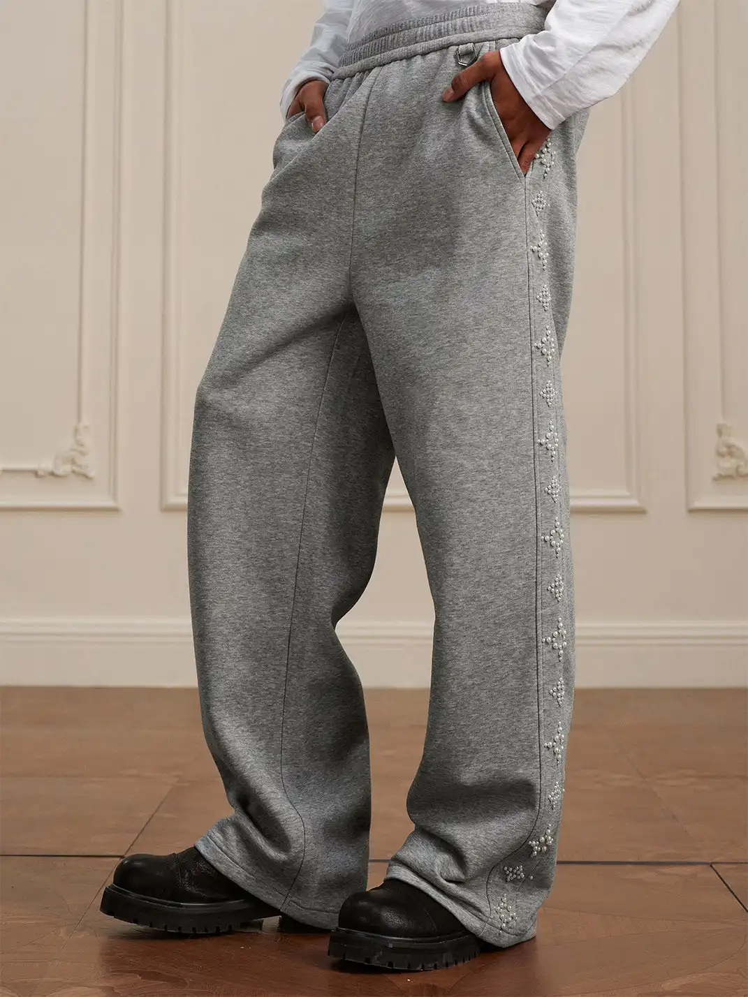 YADcrew | Pearl Cross Label Sweatpants