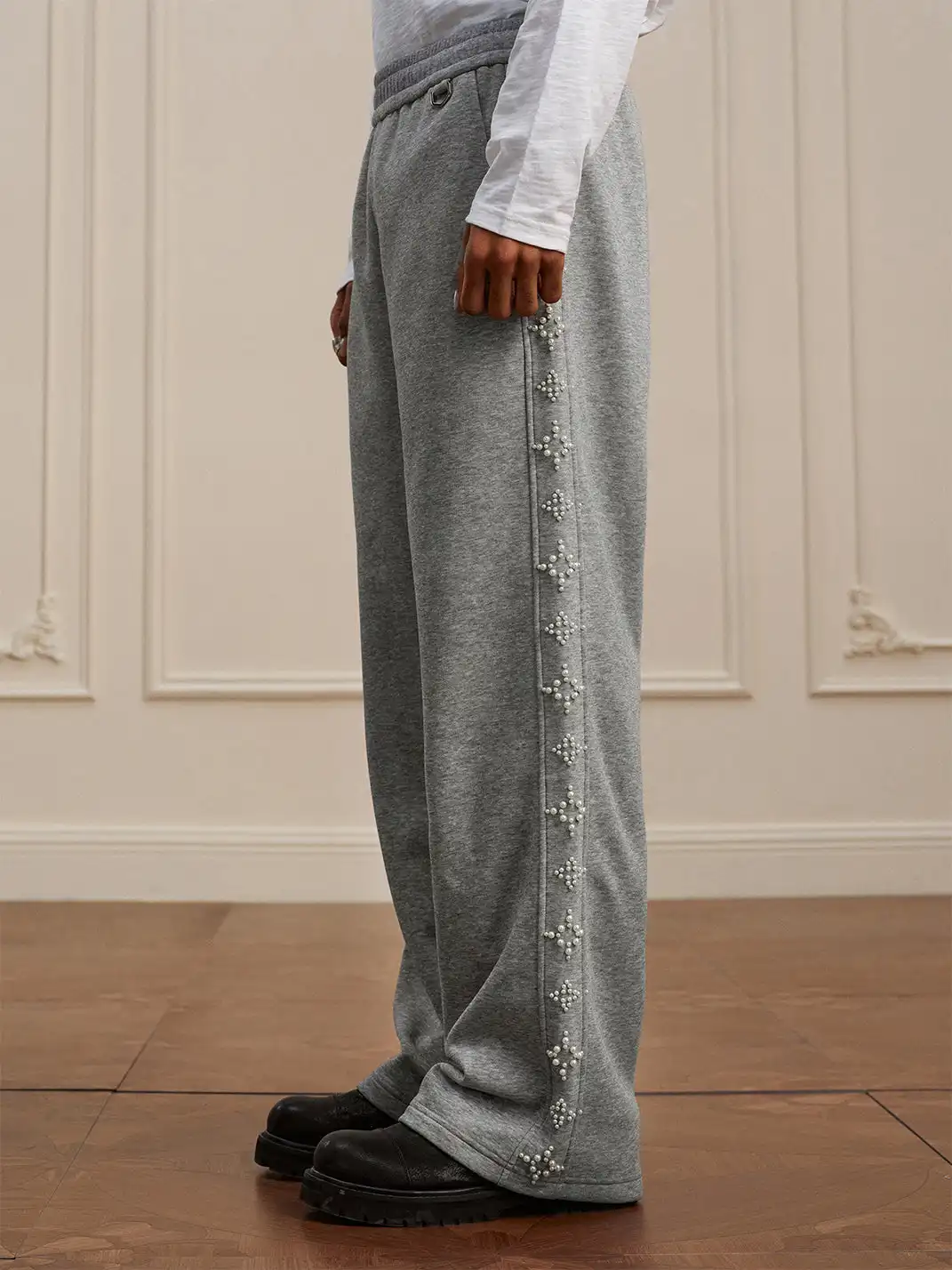 YADcrew | Pearl Cross Label Sweatpants