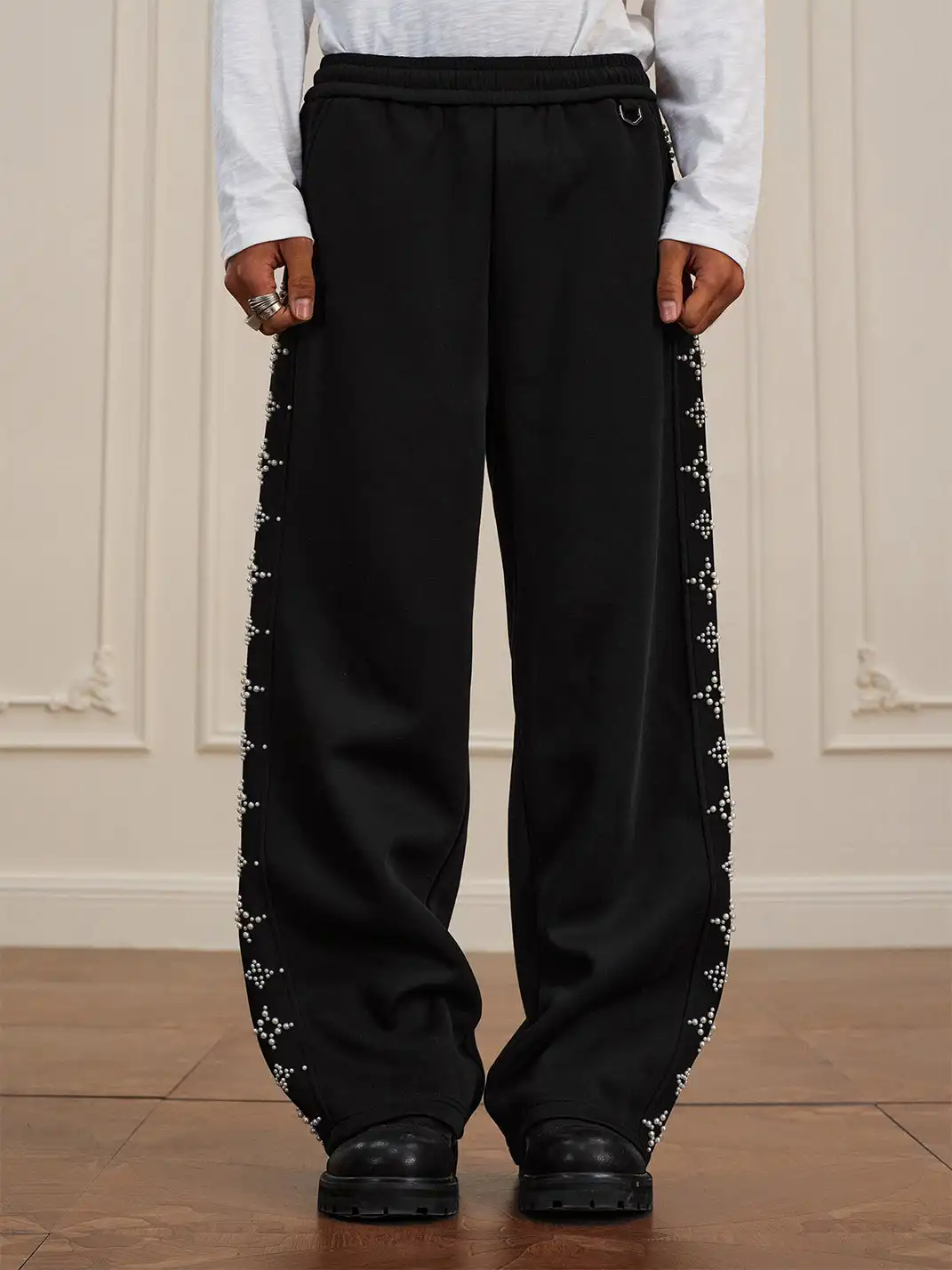 YADcrew | Pearl Cross Label Sweatpants