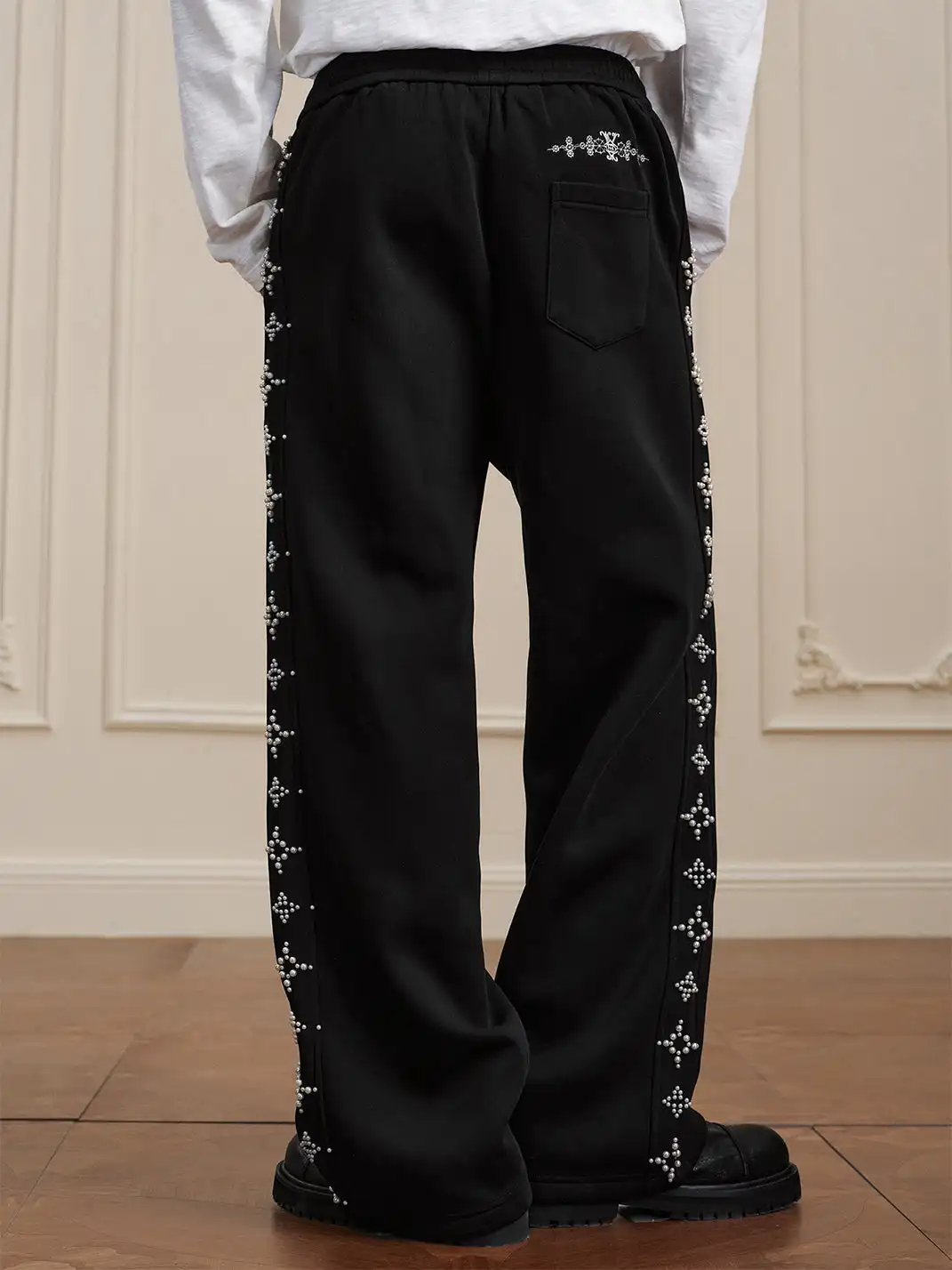 YADcrew | Pearl Cross Label Sweatpants