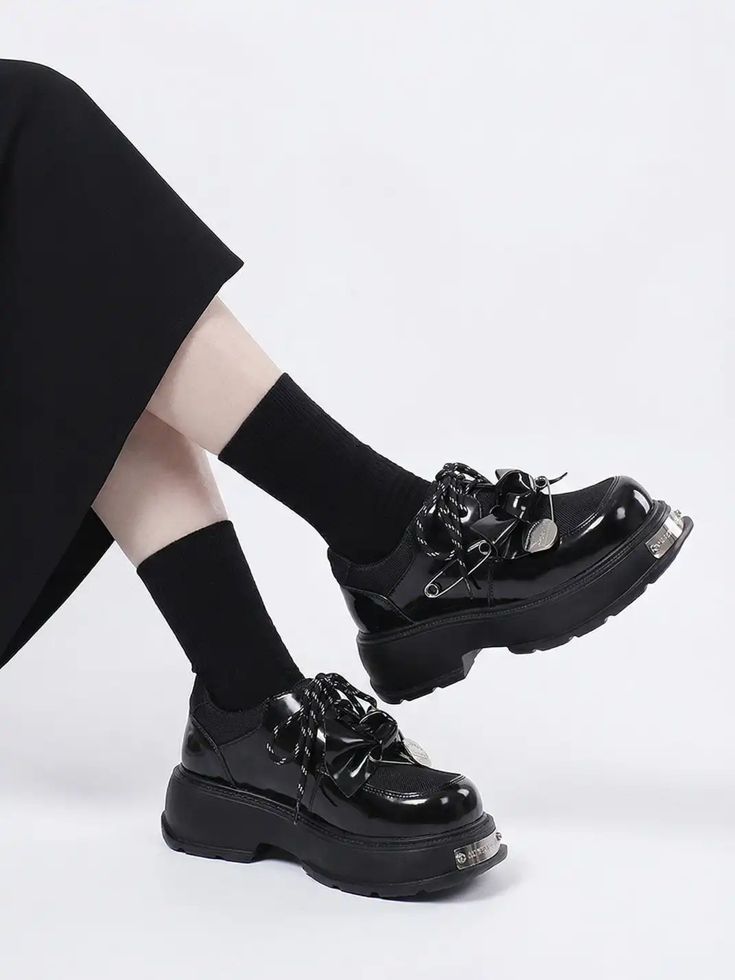 PINJIAHUI | Metal Detail Leather Platform Loafers