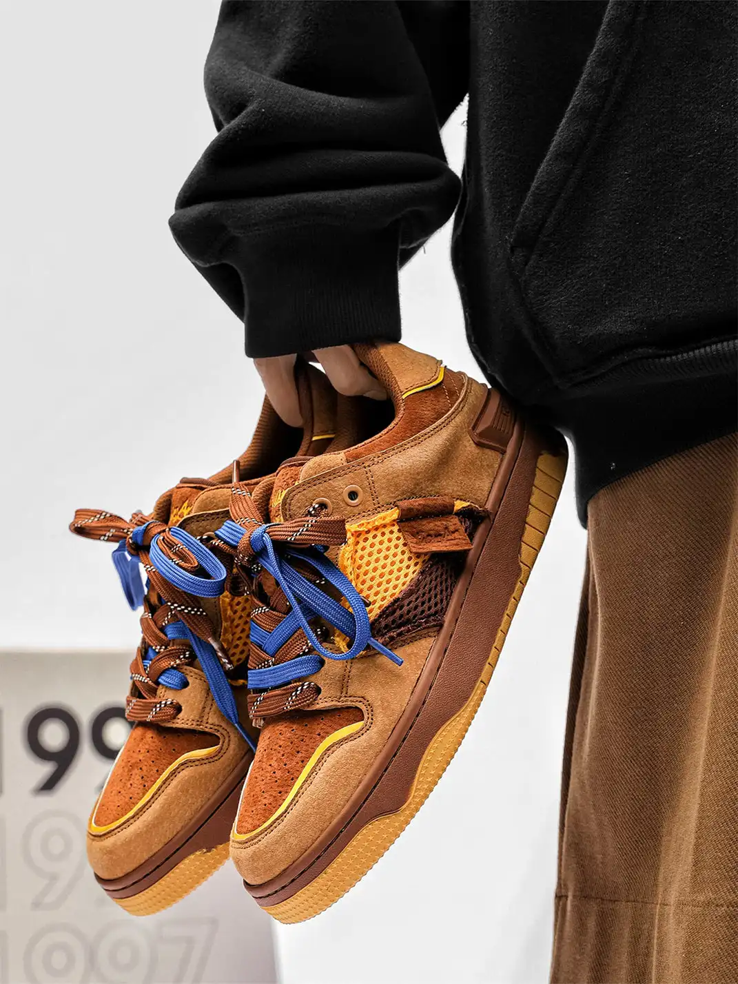 FGMM | Dual-Lace System Perforated Upper Sneakers