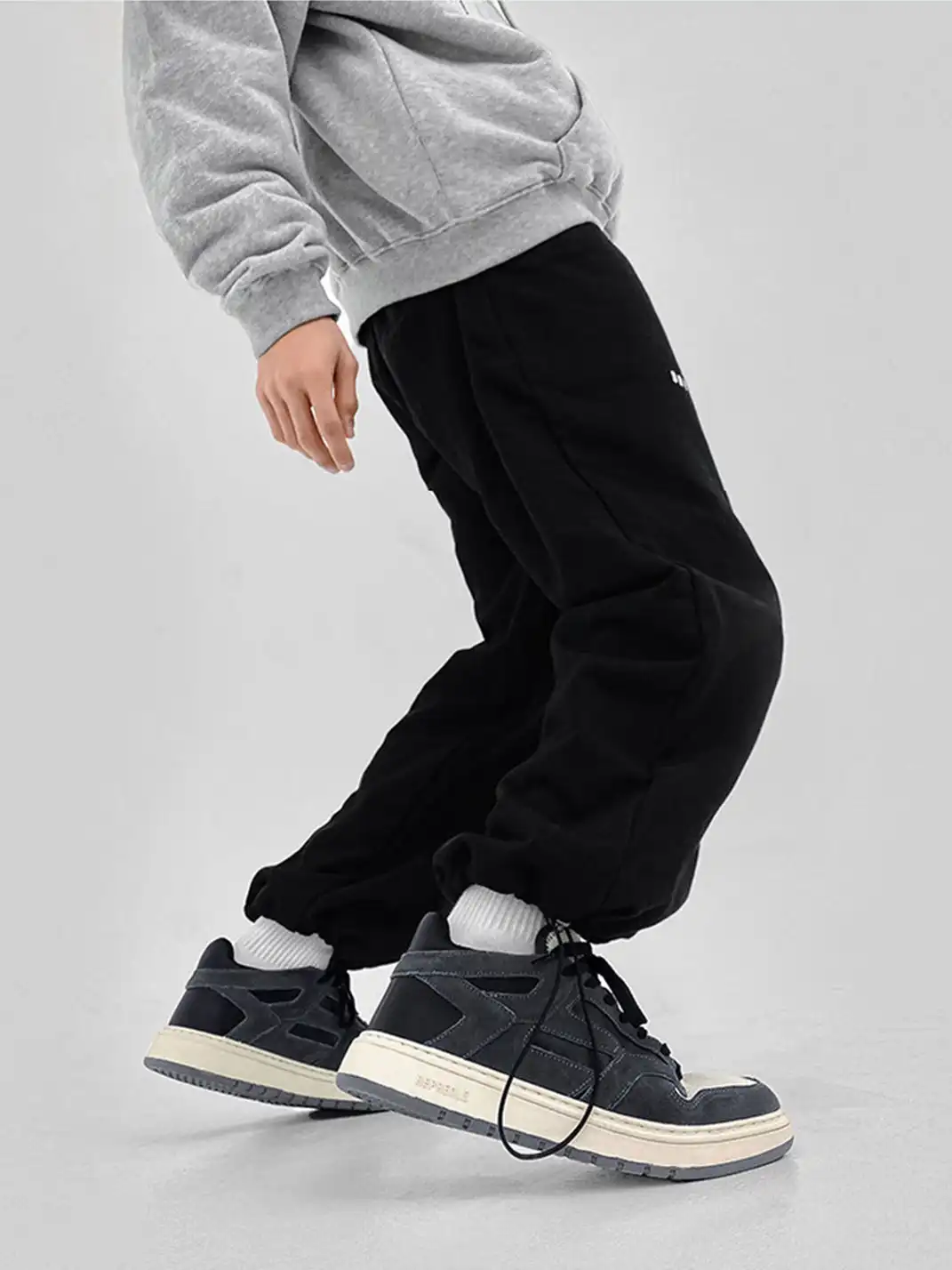 FGMM | Suede Low Top Sneakers
