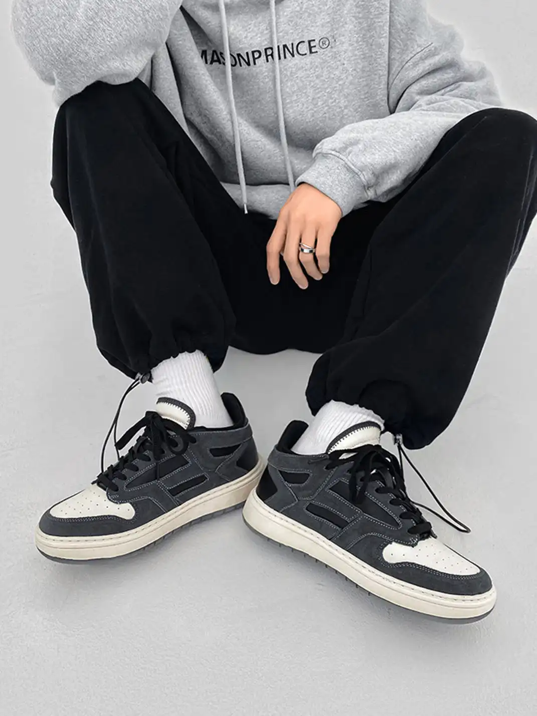 FGMM | Suede Low Top Sneakers