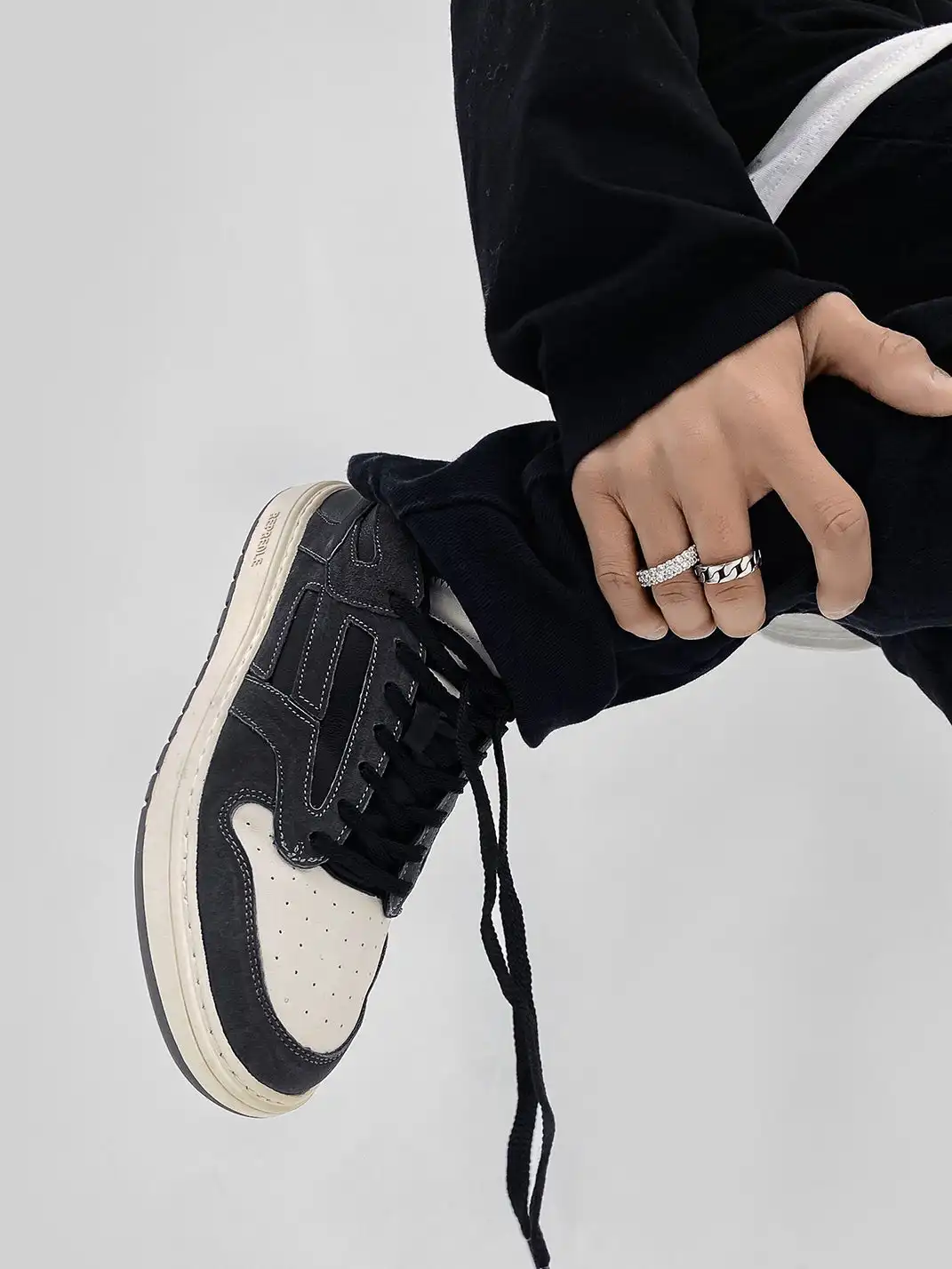 FGMM | Suede Low Top Sneakers