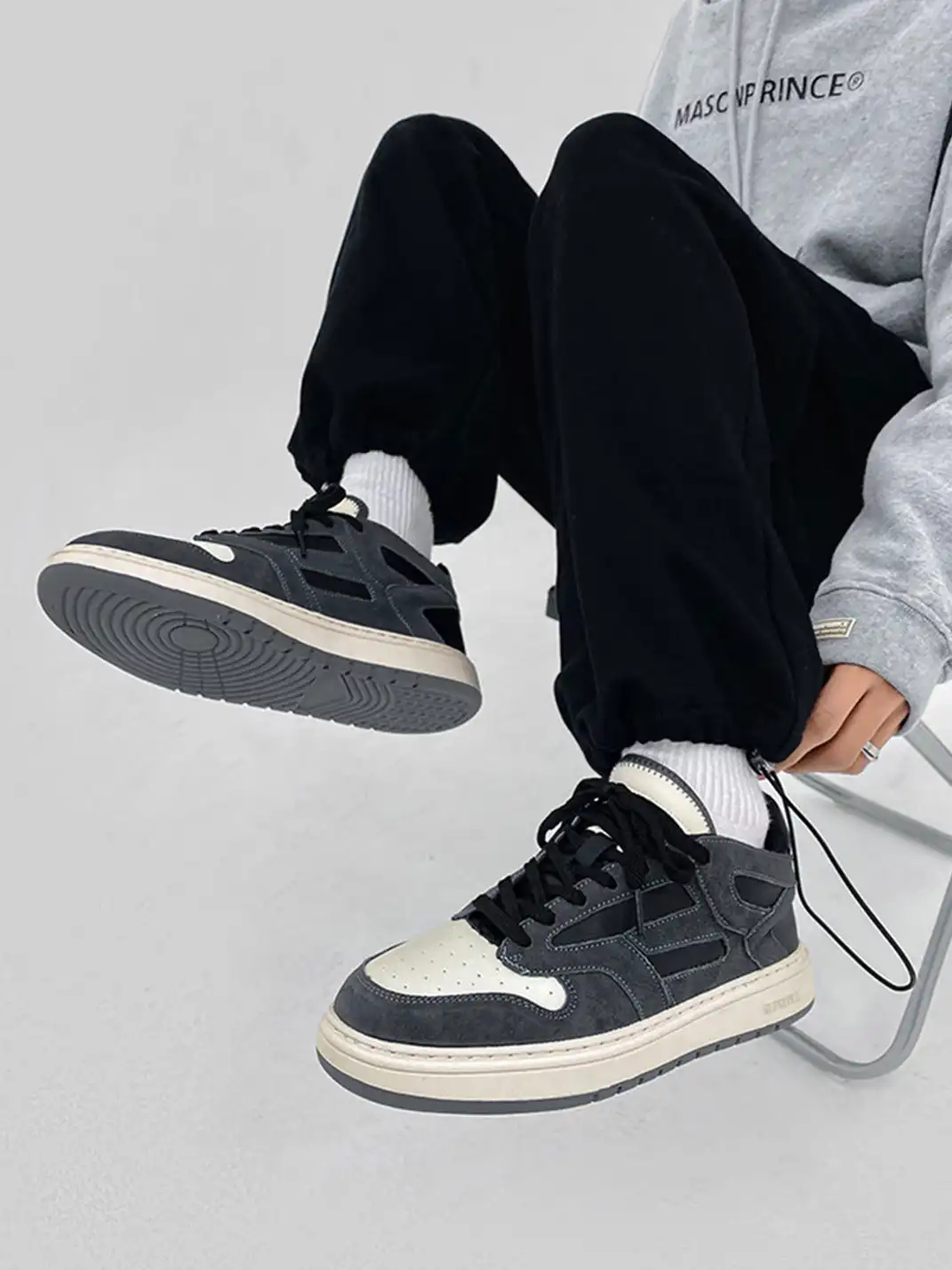 FGMM | Suede Low Top Sneakers