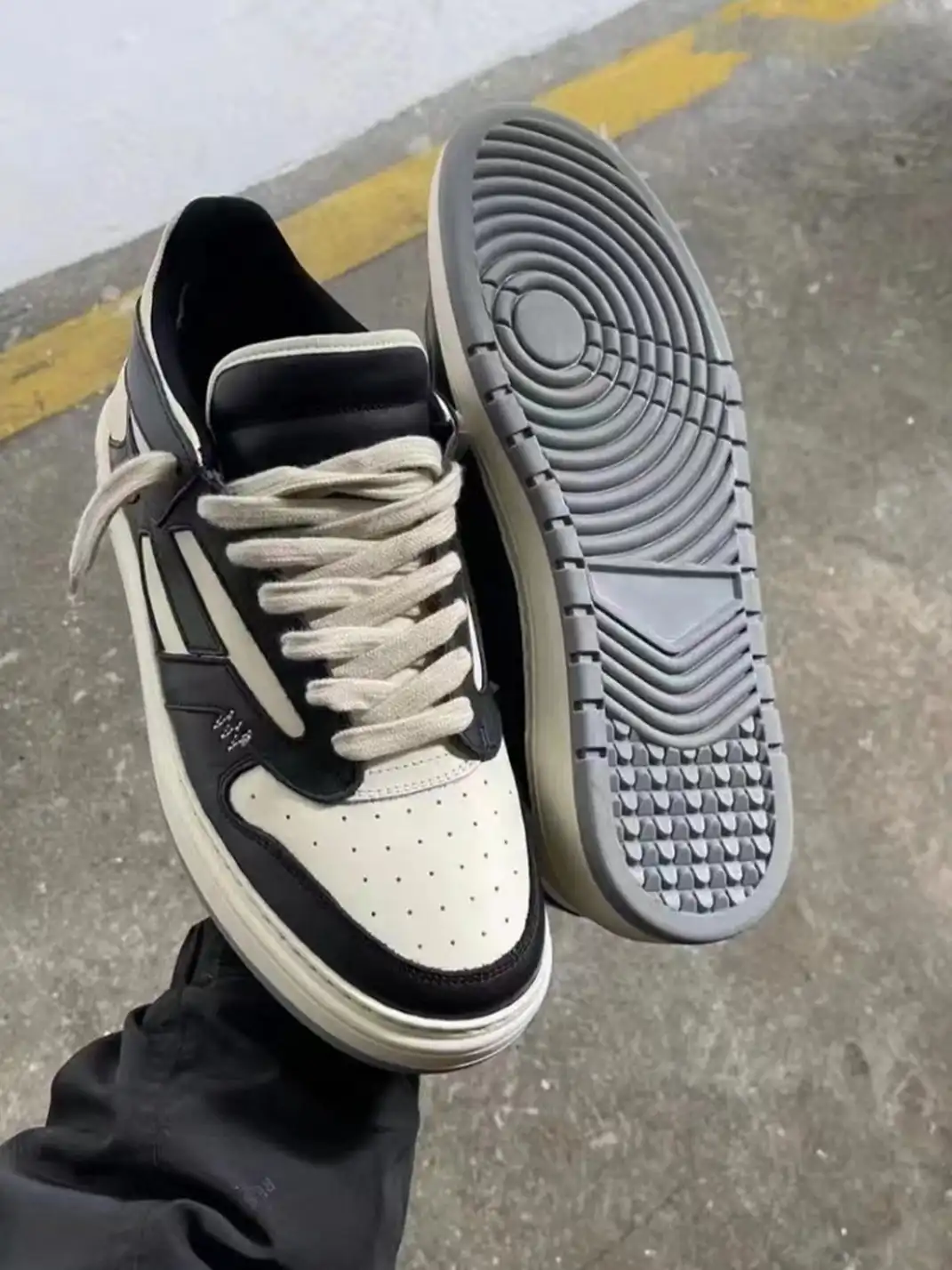 FGMM | Suede Low Top Sneakers