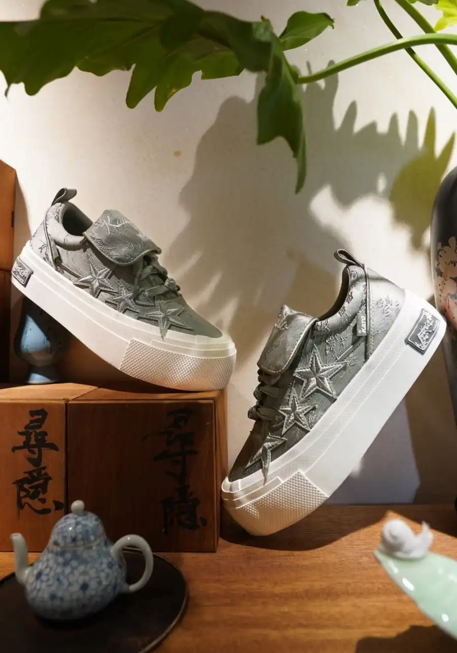 KAALIXTO丨Plum Blossom Star Canvas Shoes - 2
