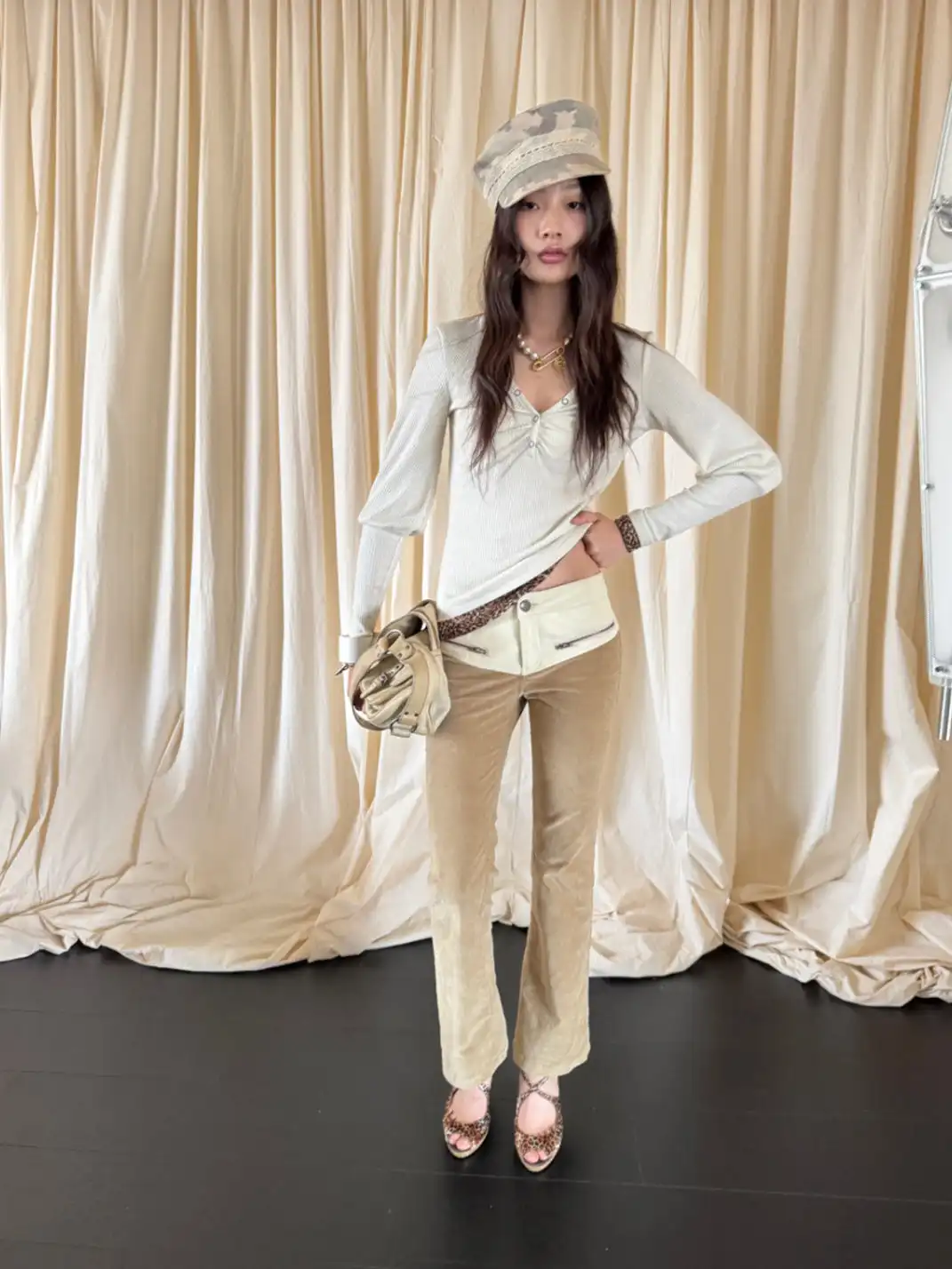SUNNY | V-Neck Leopard Print Leg-Of-Mutton Sleeve Top
