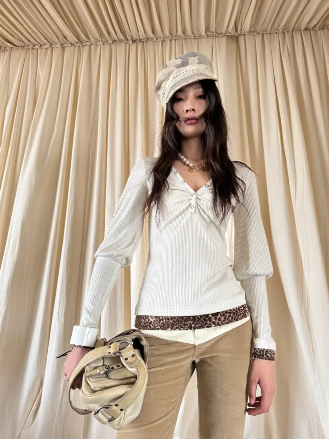 SUNNY | V-Neck Leopard Print Leg-Of-Mutton Sleeve Top