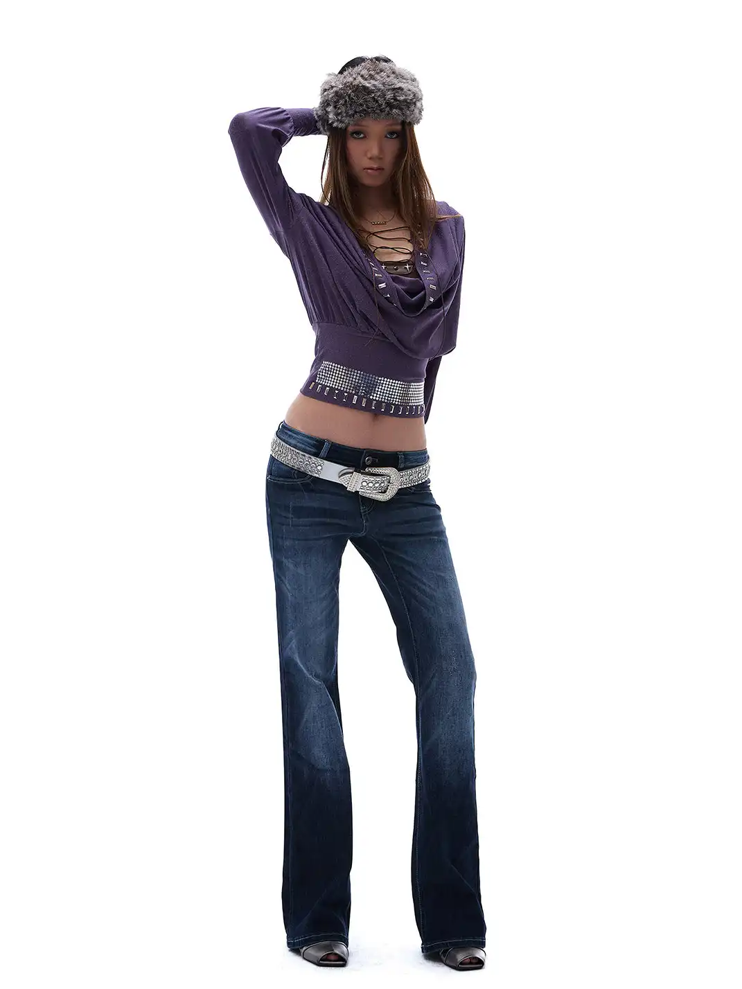 STE | V-Neck Rhinestone-Studded Fitted Waist Long-Sleeved T-Shirt