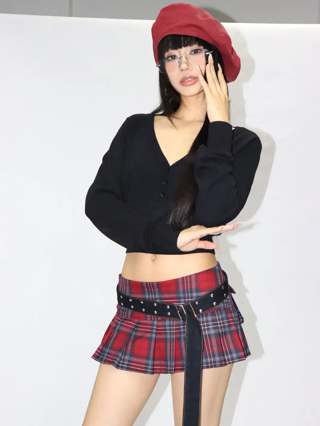 ONNASENSHI | V-Neck Button-Down Top