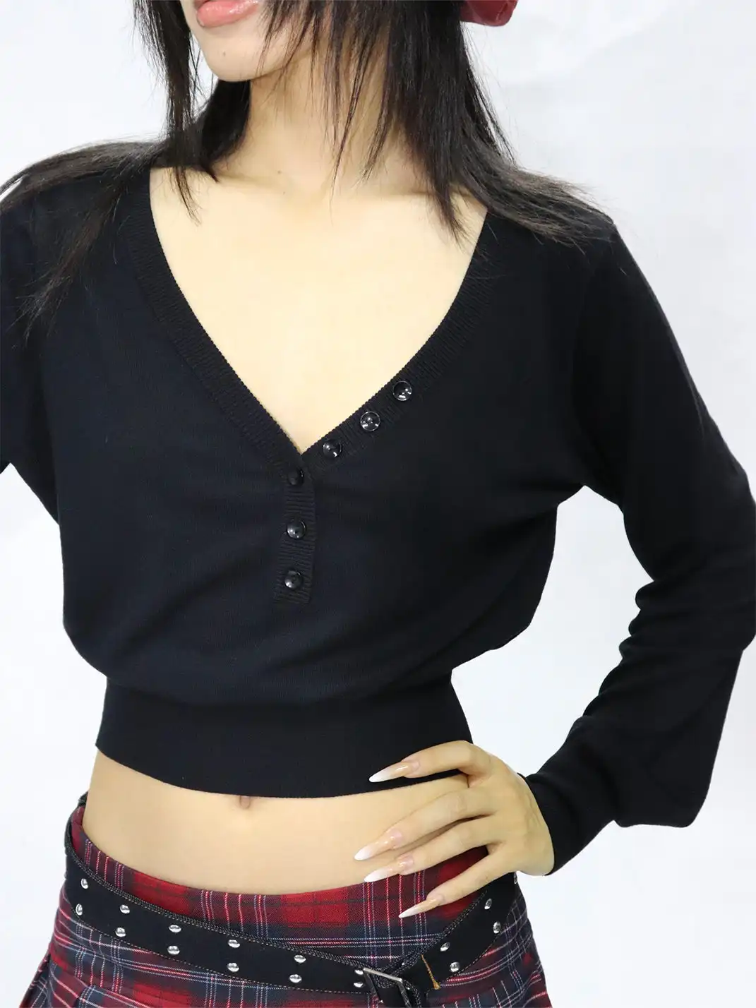 ONNASENSHI | V-Neck Button-Down Top
