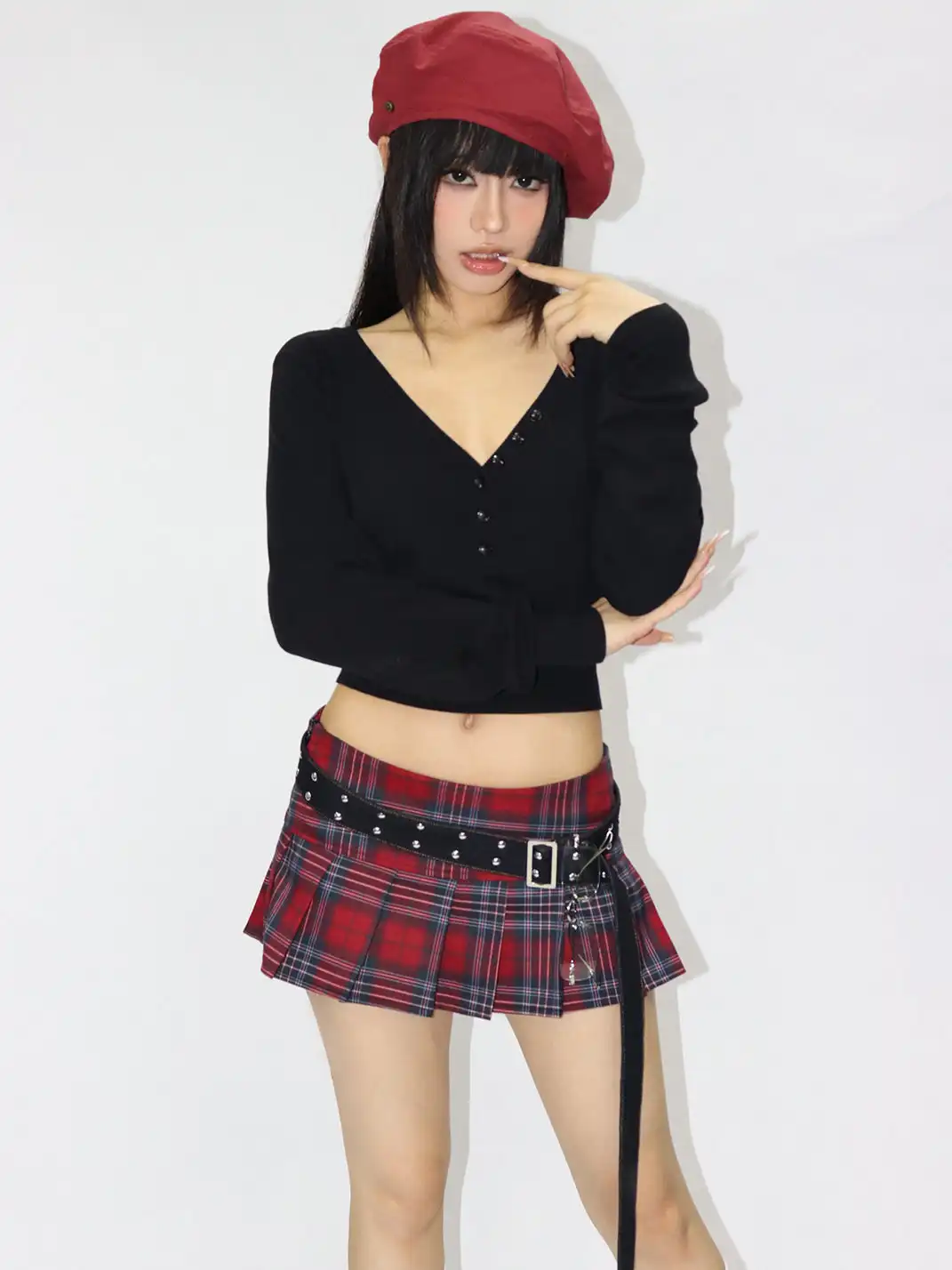 ONNASENSHI | V-Neck Button-Down Top