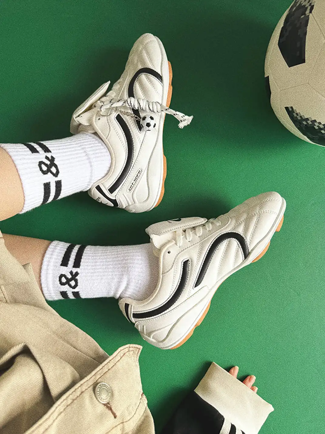 Catsofa | Foldable Tongue Soccer-Inspired Sneakers