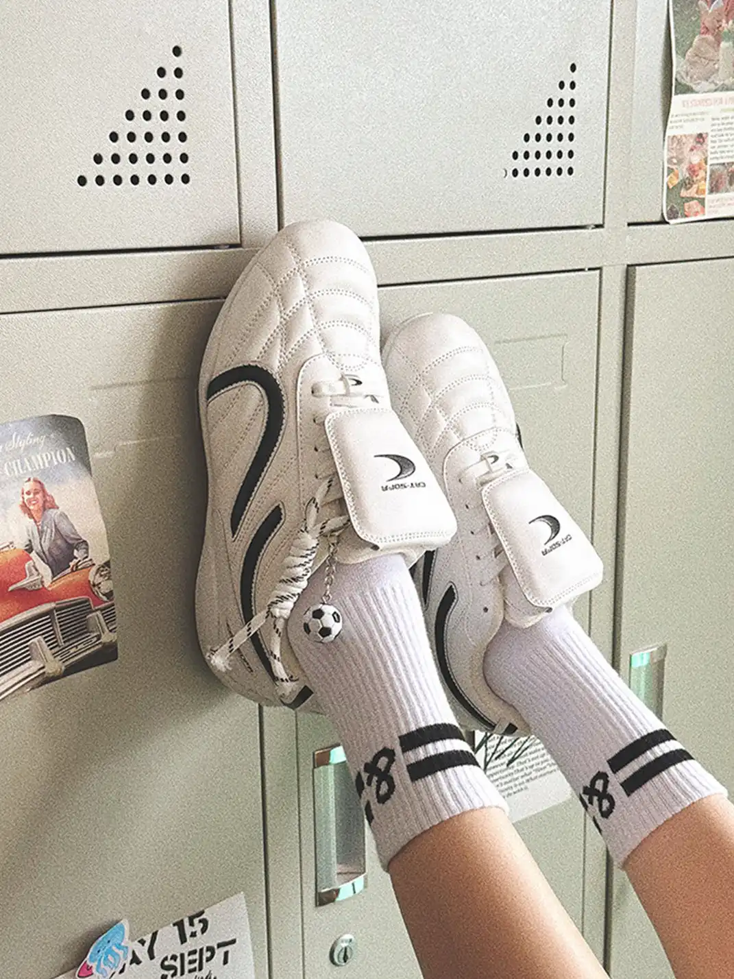 Catsofa | Foldable Tongue Soccer-Inspired Sneakers