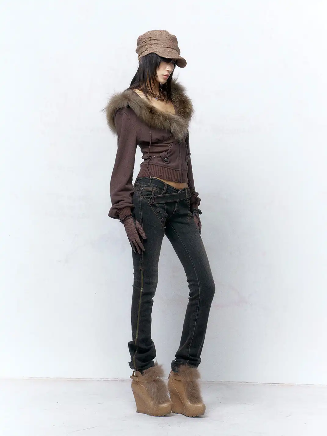 Flowers birds Market | Raccoon Fur V-Neck Fitted Sweatshirt