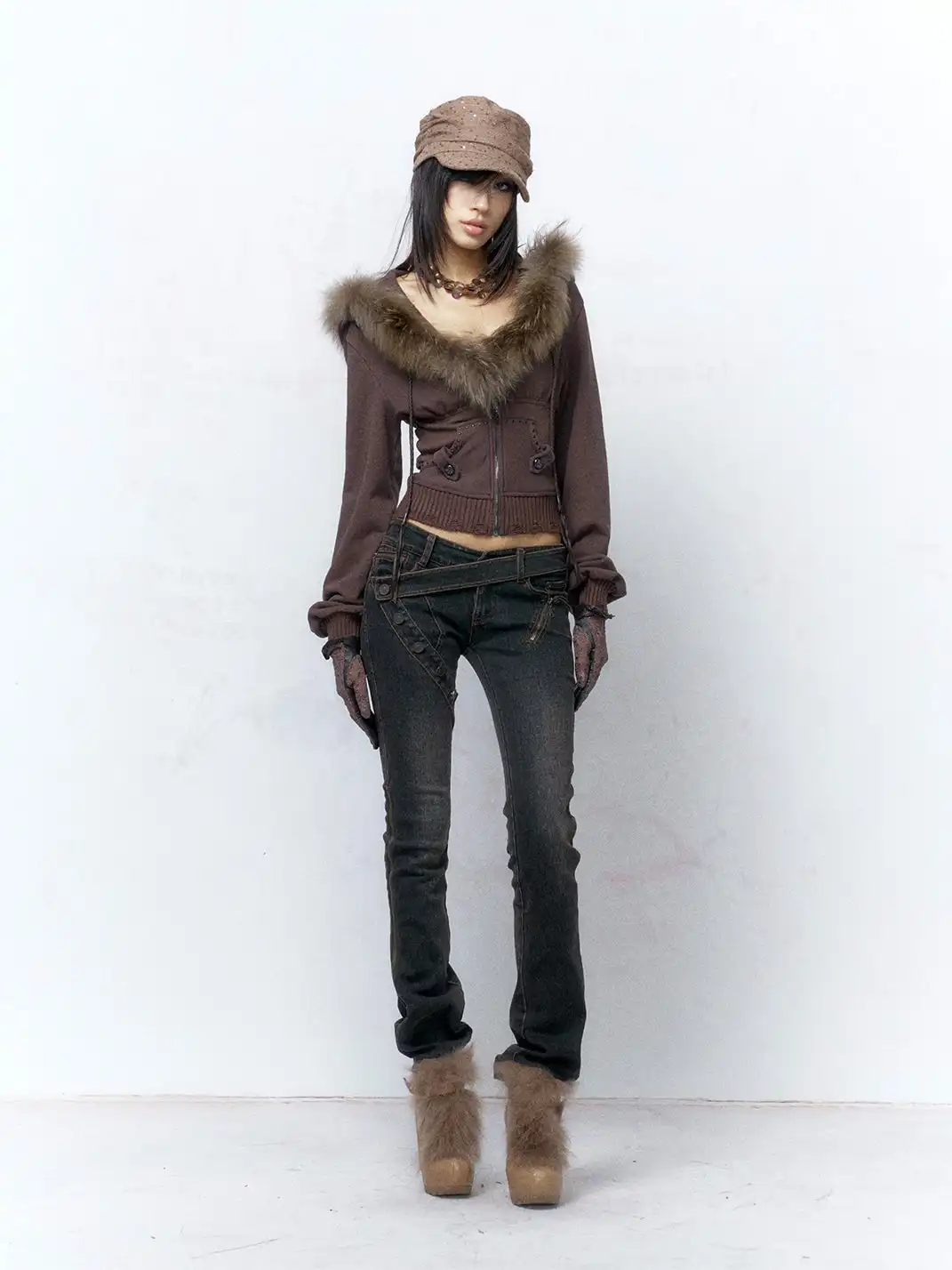 Flowers birds Market | Raccoon Fur V-Neck Fitted Sweatshirt