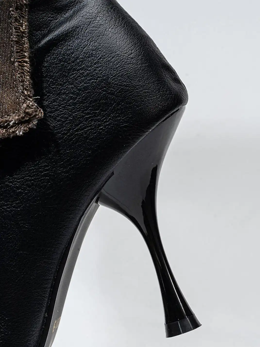 SISTER CURIE | Vintage Distressed Pointed-Toe Boots