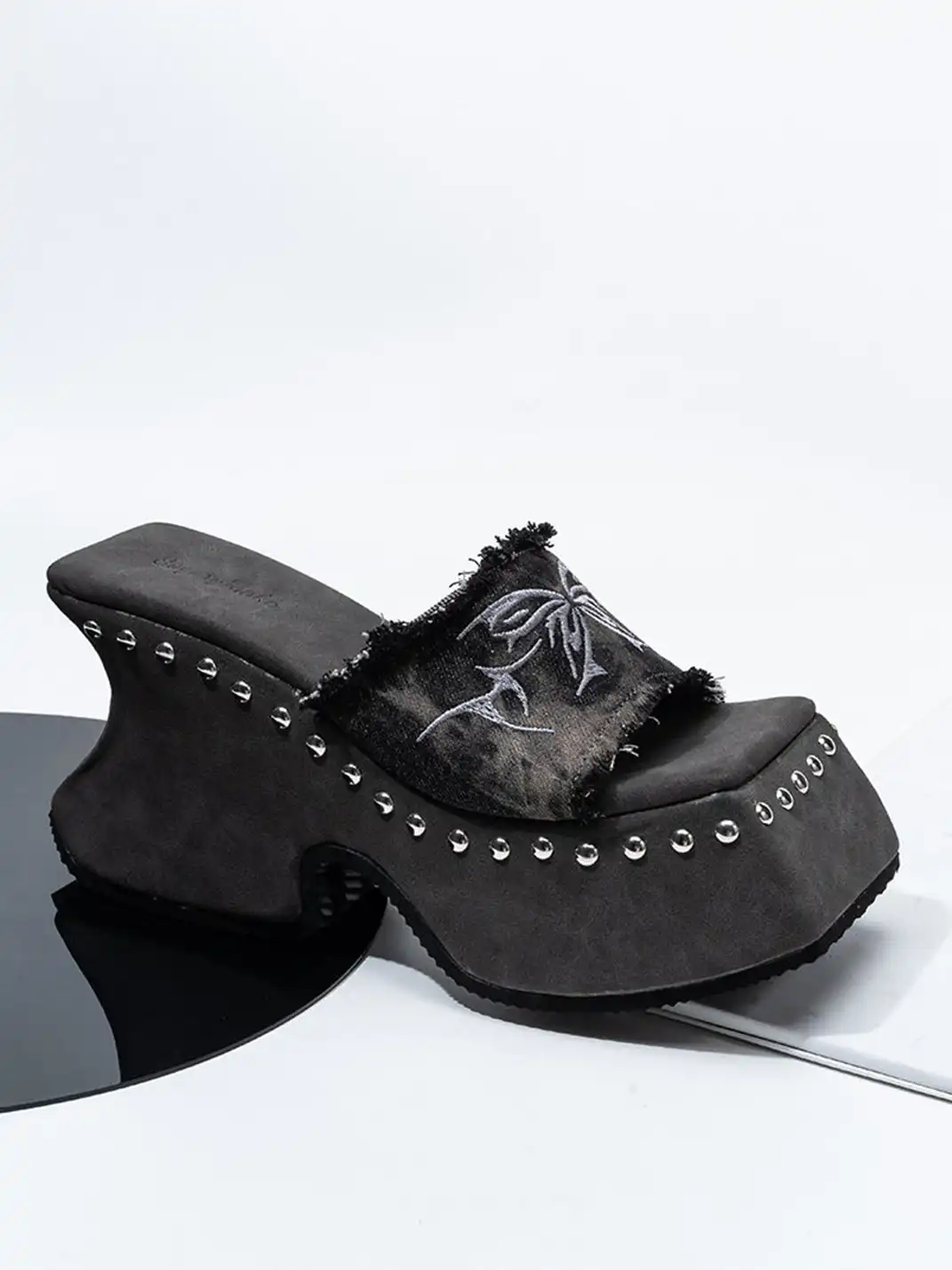 SISTER CURIE | Raw-Edged Embroidered Platform Sandals