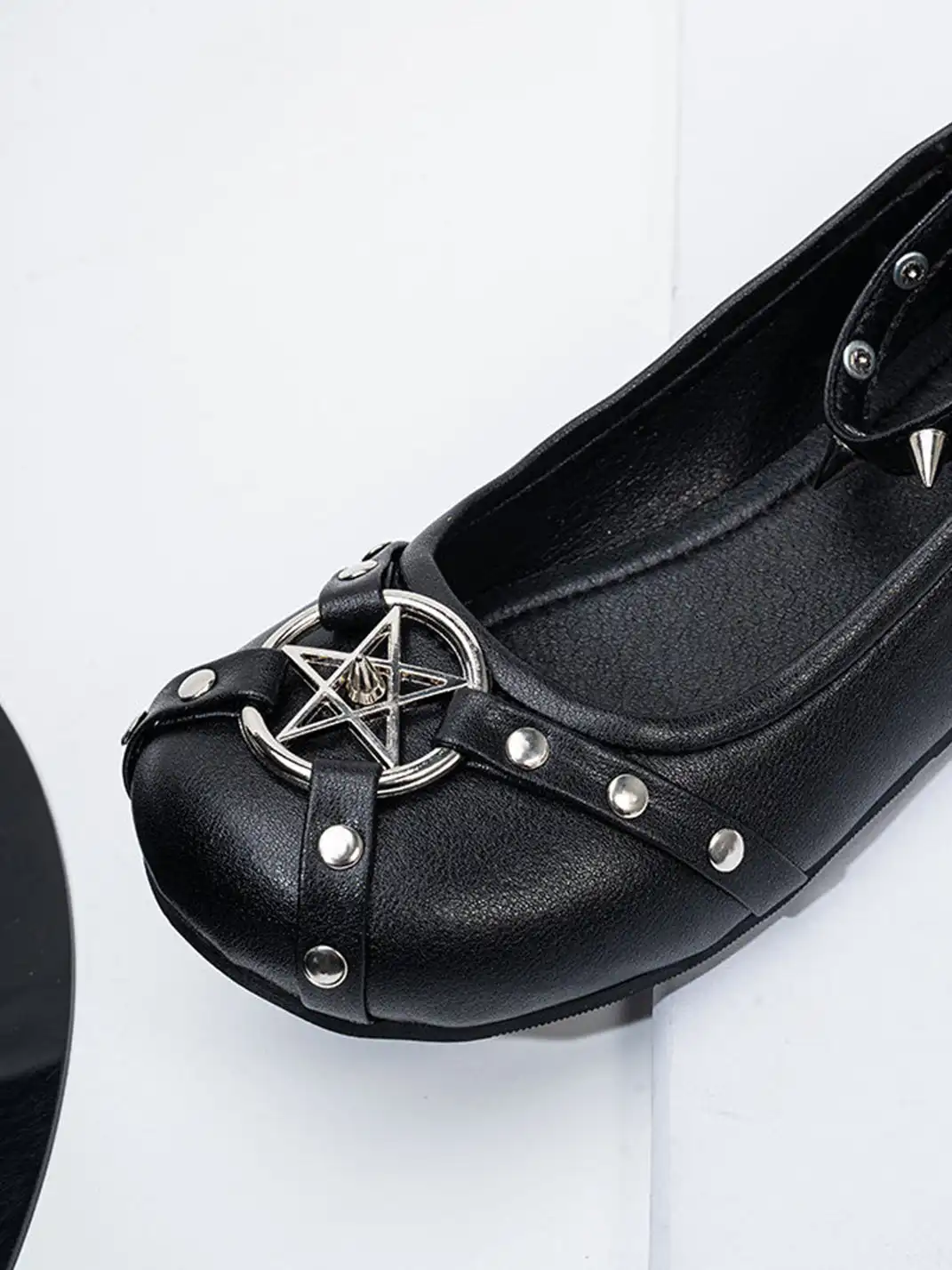 SISTER CURIE | Punk-Style Studded Flats