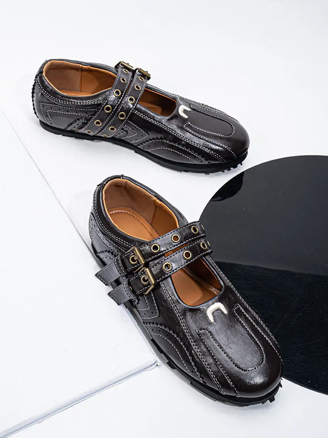 SISTER CURIE | Shallow-Cut Studded Buckle Flat Shoes