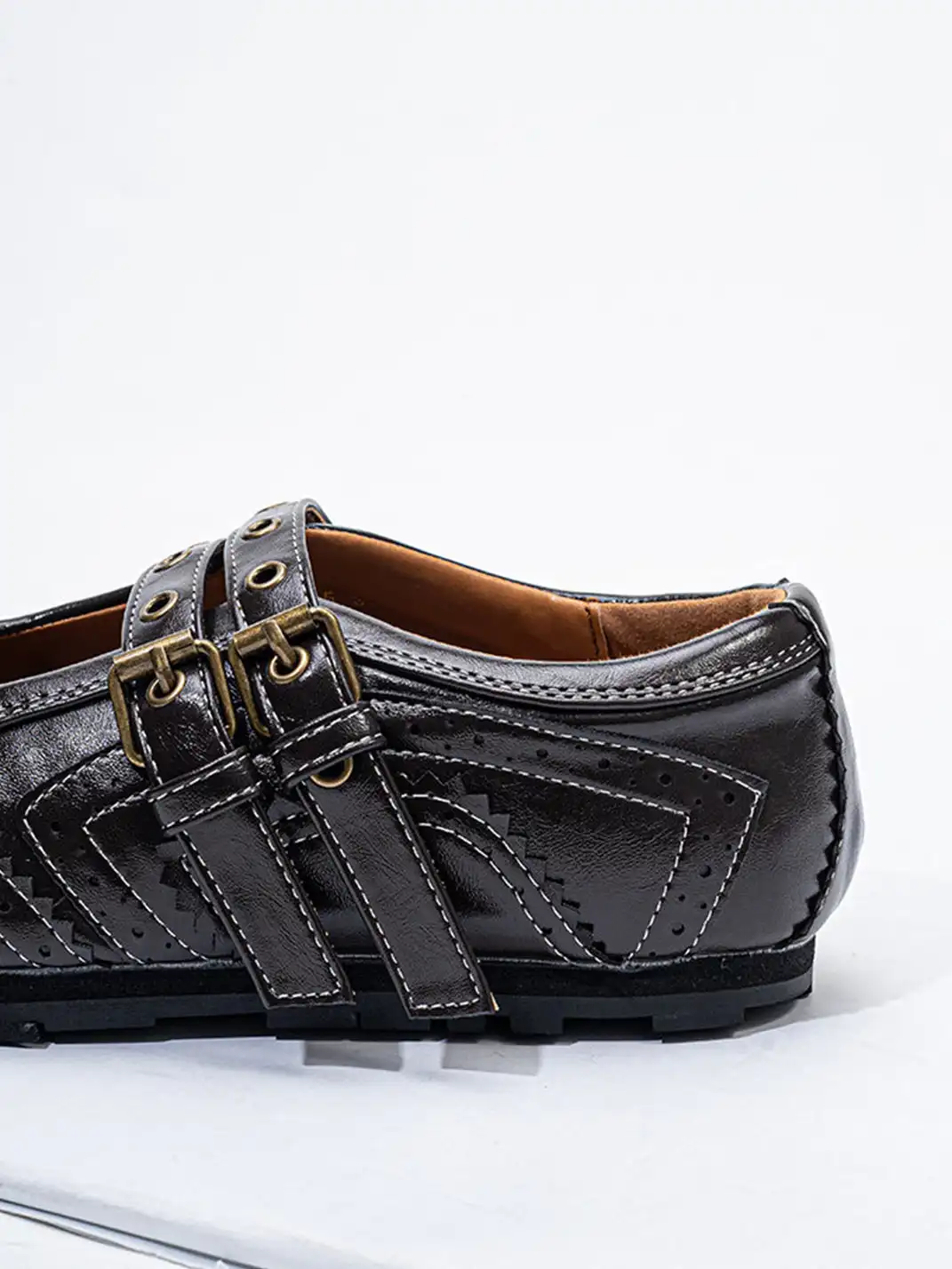 SISTER CURIE | Shallow-Cut Studded Buckle Flat Shoes