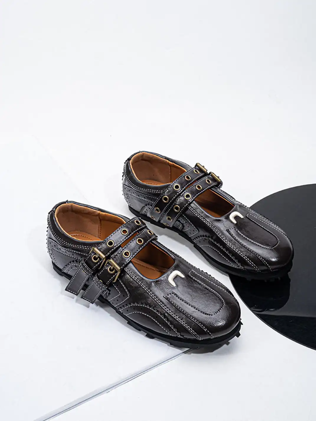 SISTER CURIE | Shallow-Cut Studded Buckle Flat Shoes