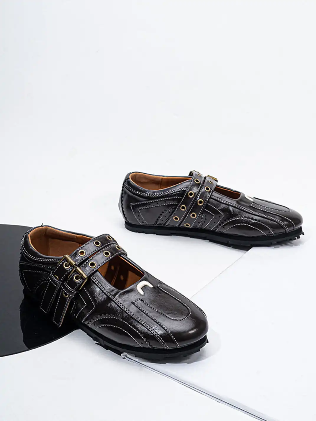 SISTER CURIE | Shallow-Cut Studded Buckle Flat Shoes