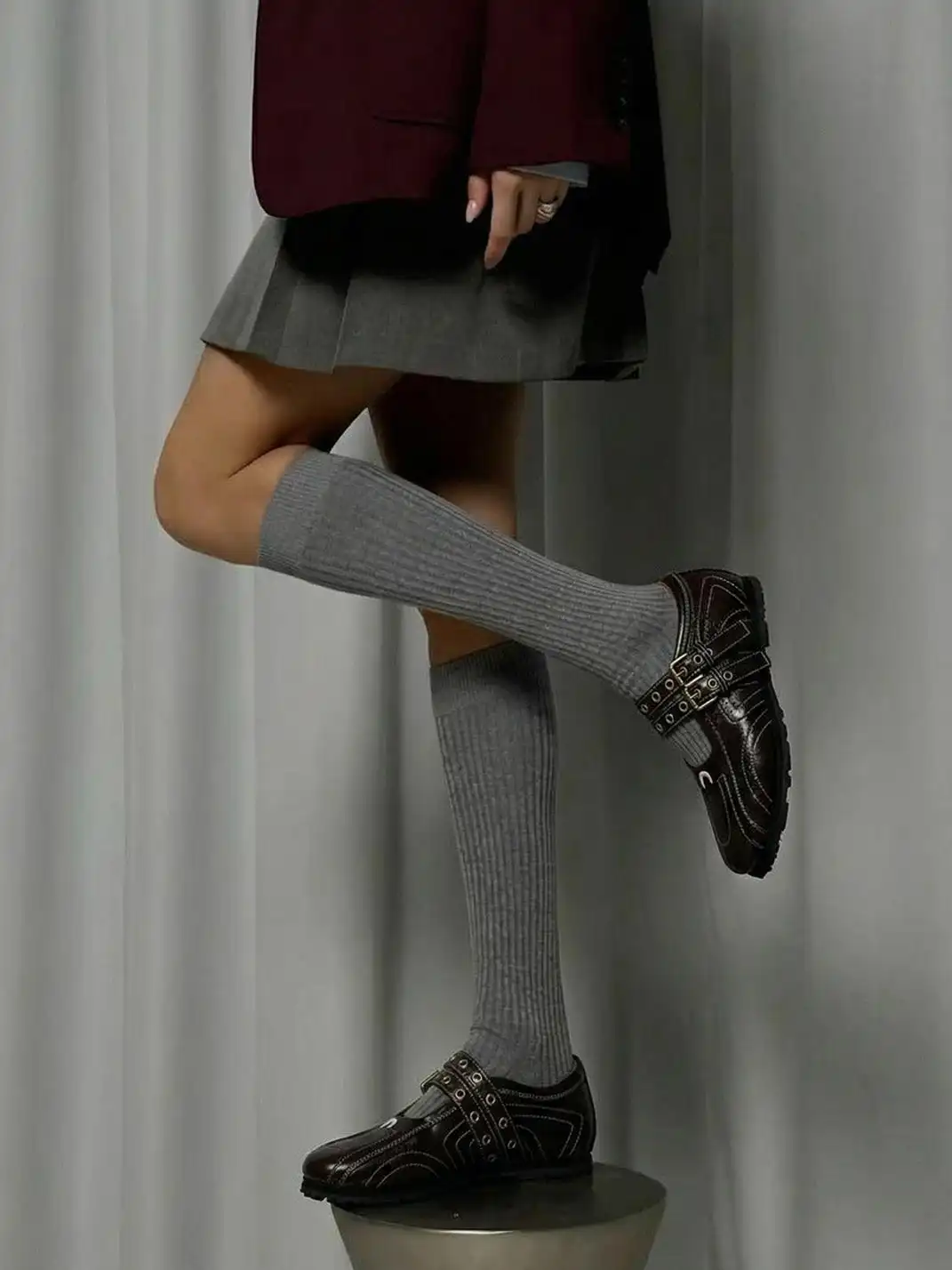 SISTER CURIE | Shallow-Cut Studded Buckle Flat Shoes