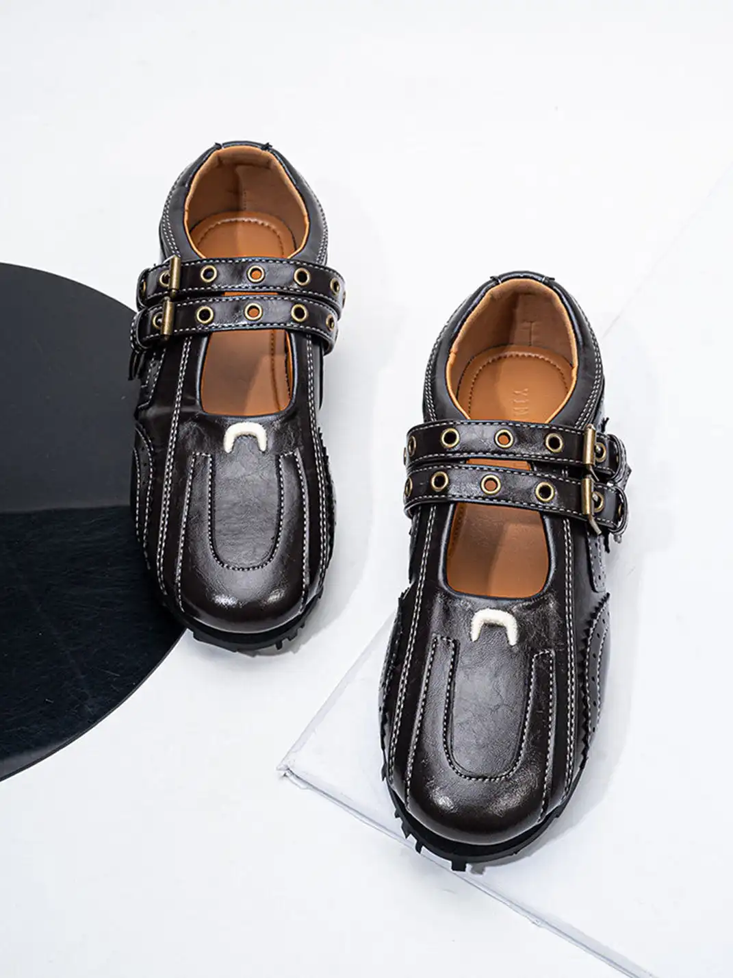 SISTER CURIE | Shallow-Cut Studded Buckle Flat Shoes
