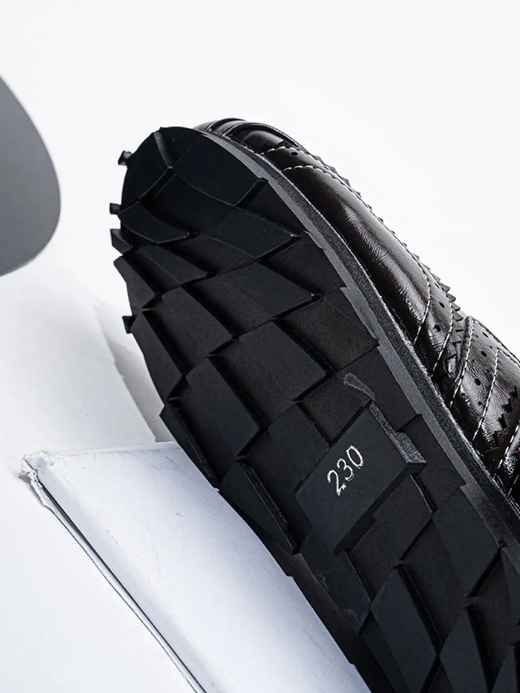 SISTER CURIE | Shallow-Cut Studded Buckle Flat Shoes