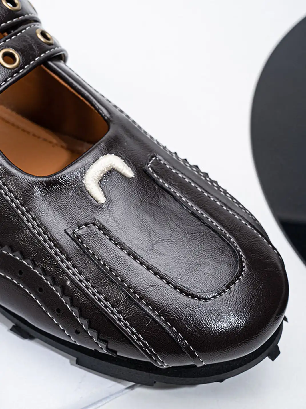 SISTER CURIE | Shallow-Cut Studded Buckle Flat Shoes
