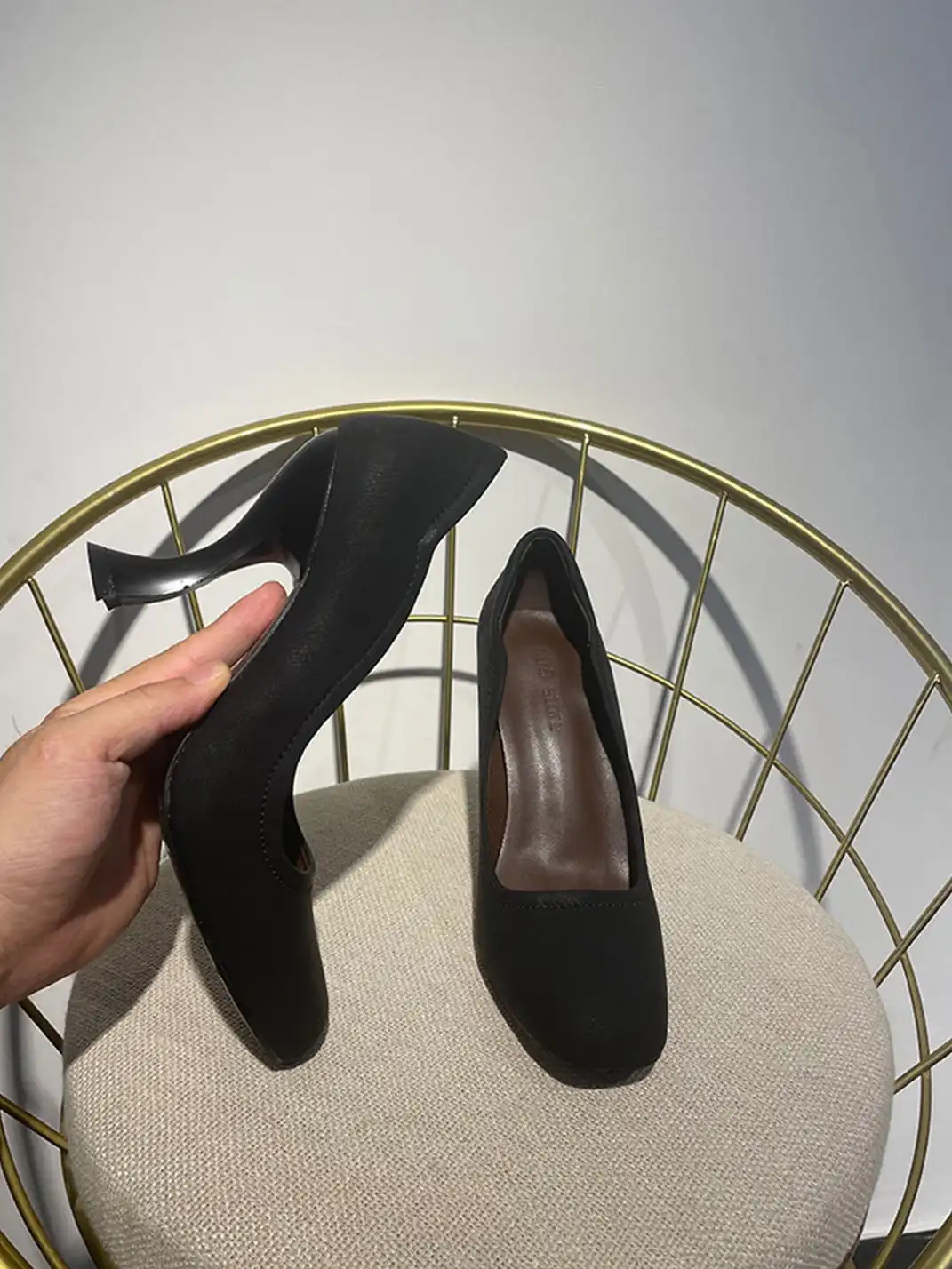 9HAO | Irregularly Shaped Round-Toe High Heels