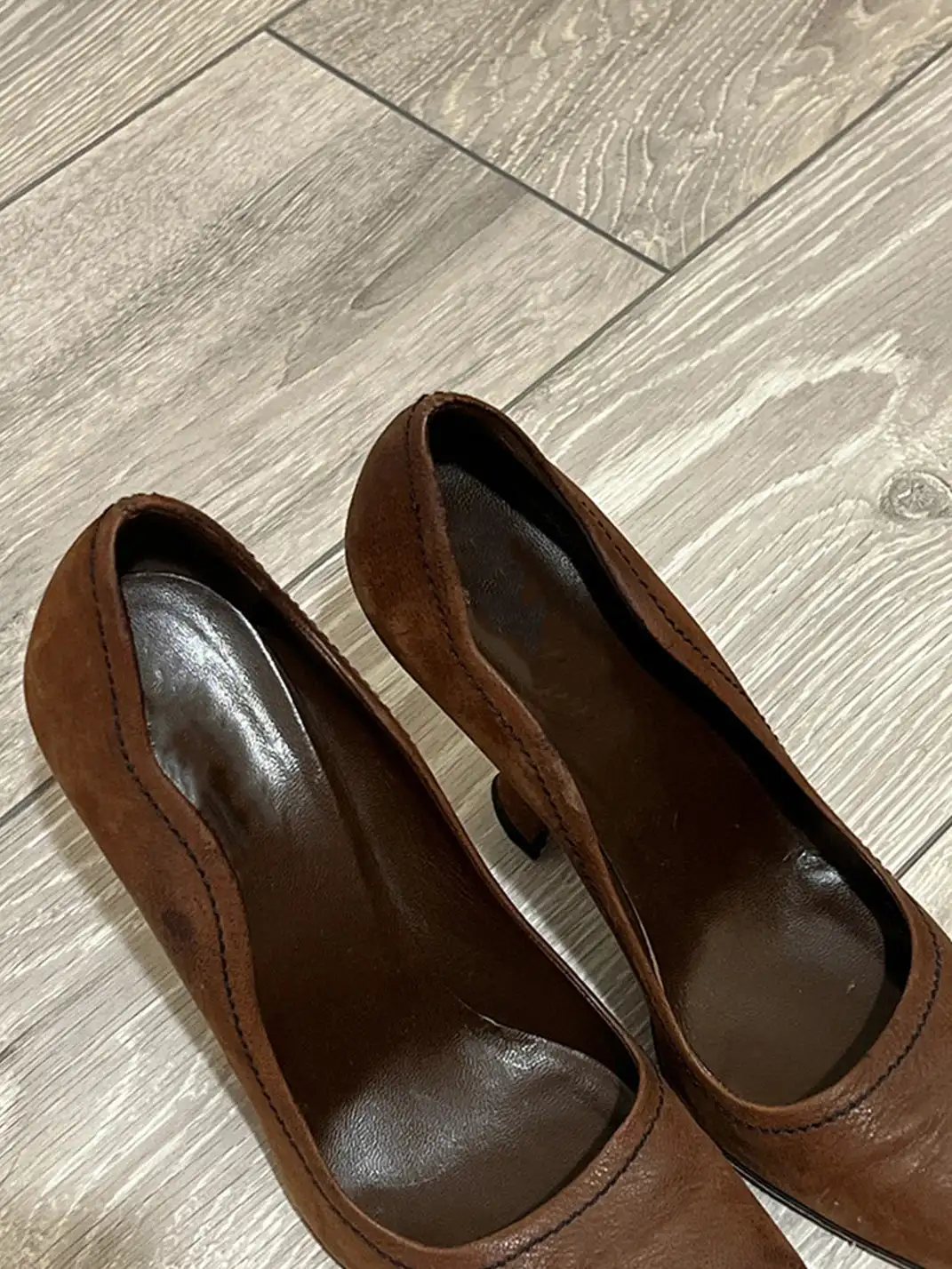 9HAO | Irregularly Shaped Round-Toe High Heels