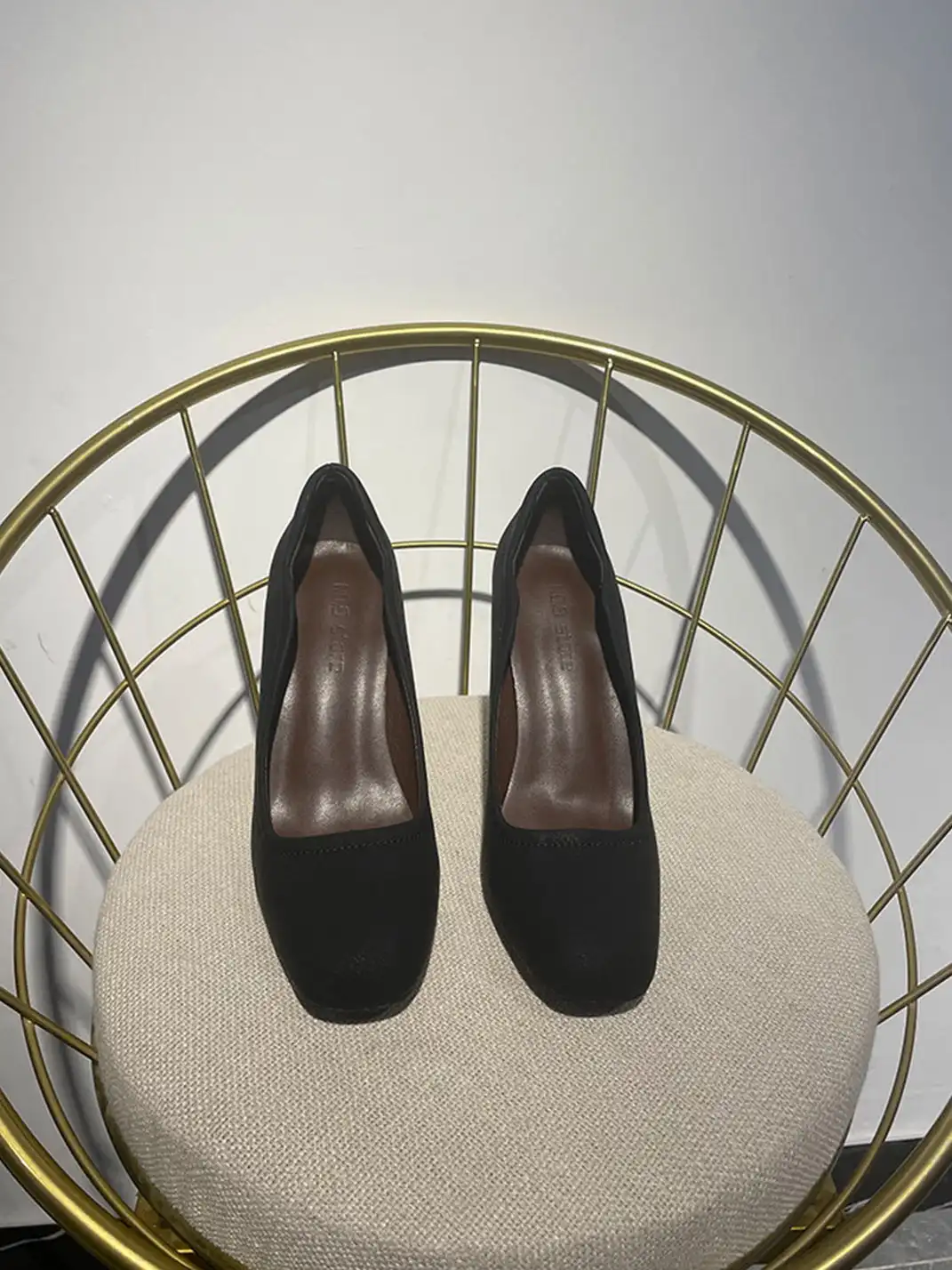 9HAO | Irregularly Shaped Round-Toe High Heels