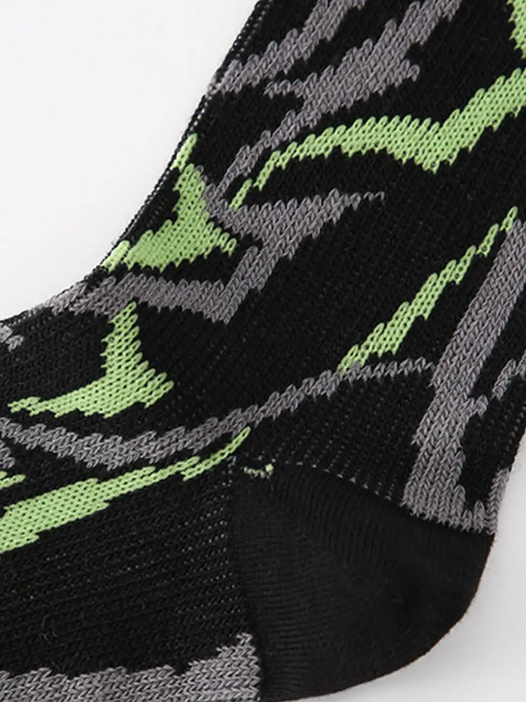 STAFFONLY | Thorn Jacquard Mid-Calf Socks