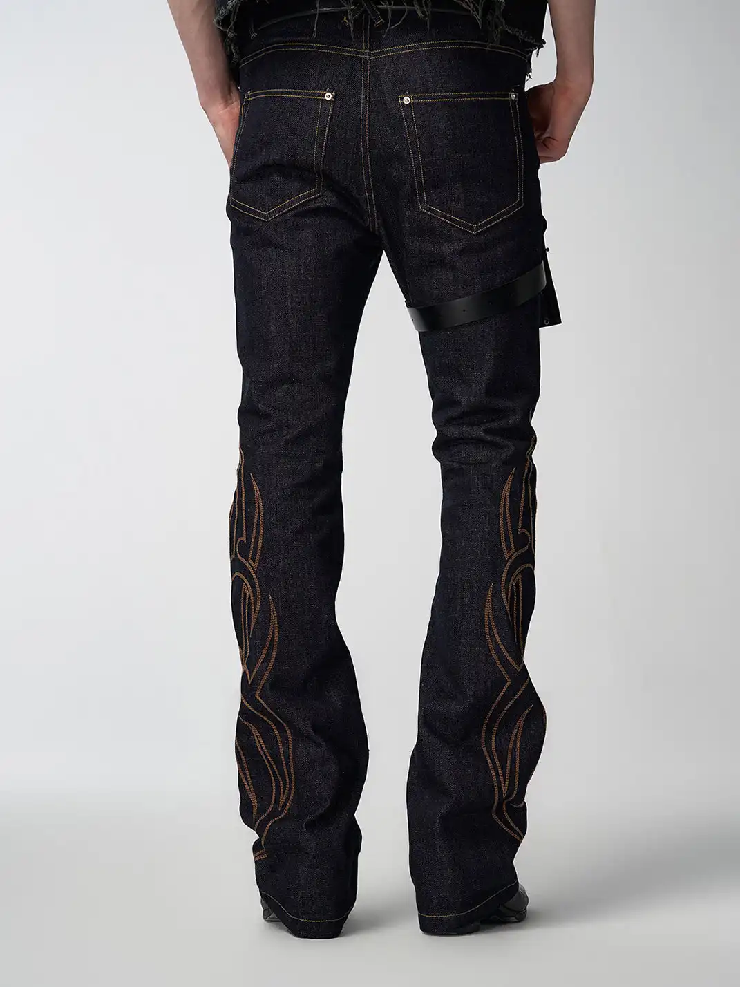 noEmosen | Totem Chain Embroidered Jeans