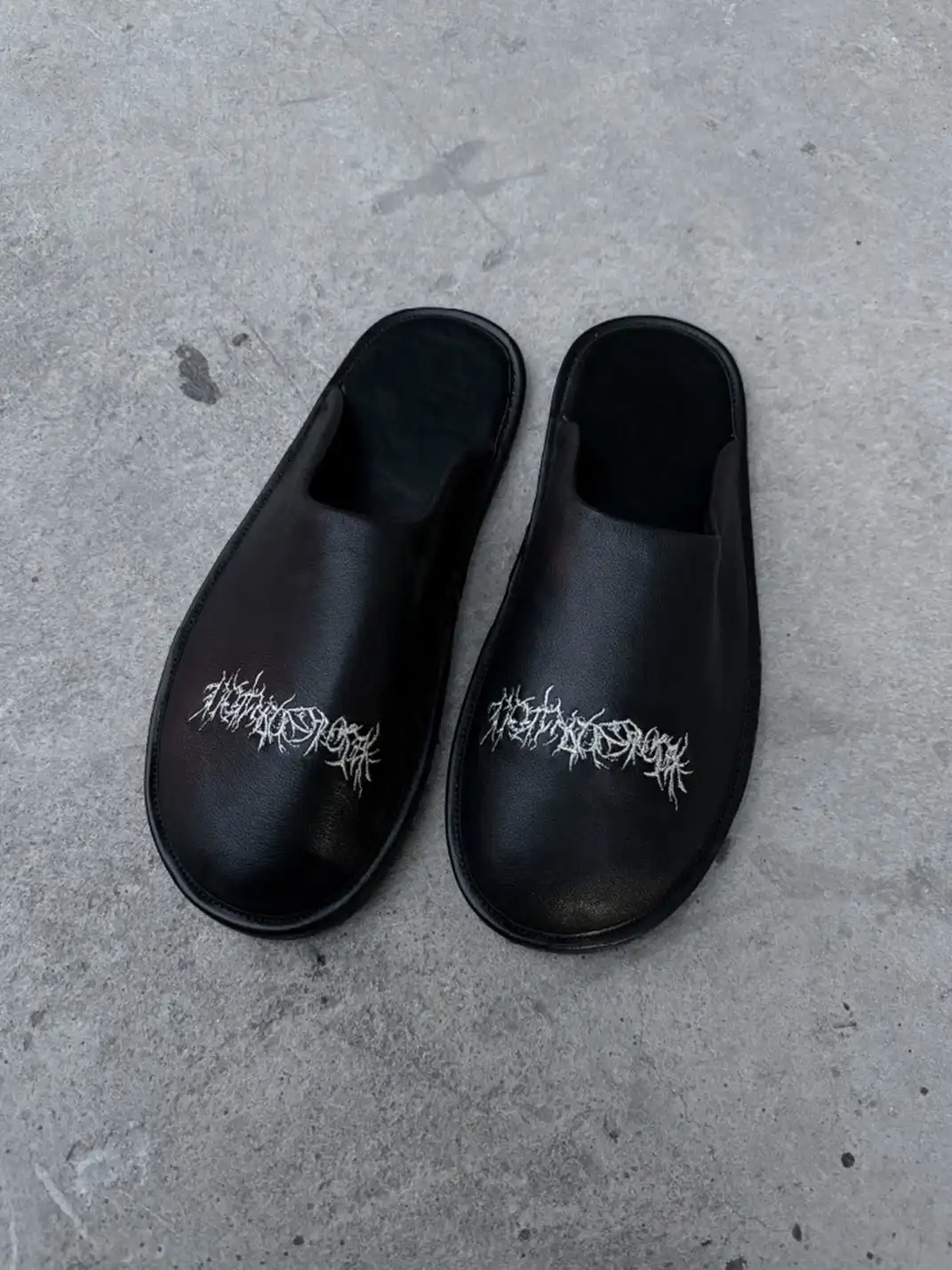 GOJOYJINNI | Embroidered Cowhide Slippers