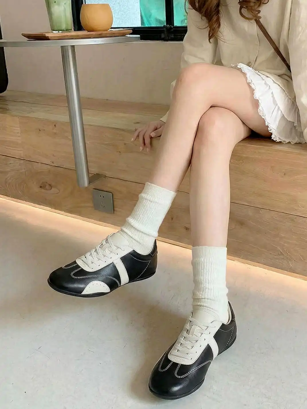 EBLAN | Retro Low-Top Sneakers with Contrast Stripe