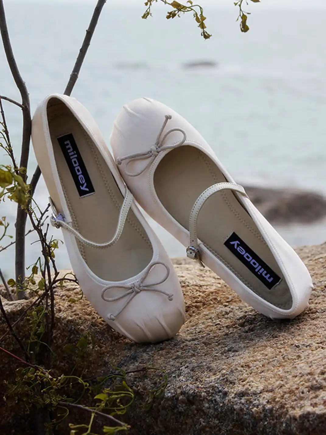 MILU | Shallow-cut flat Mary Jane shoes with bow